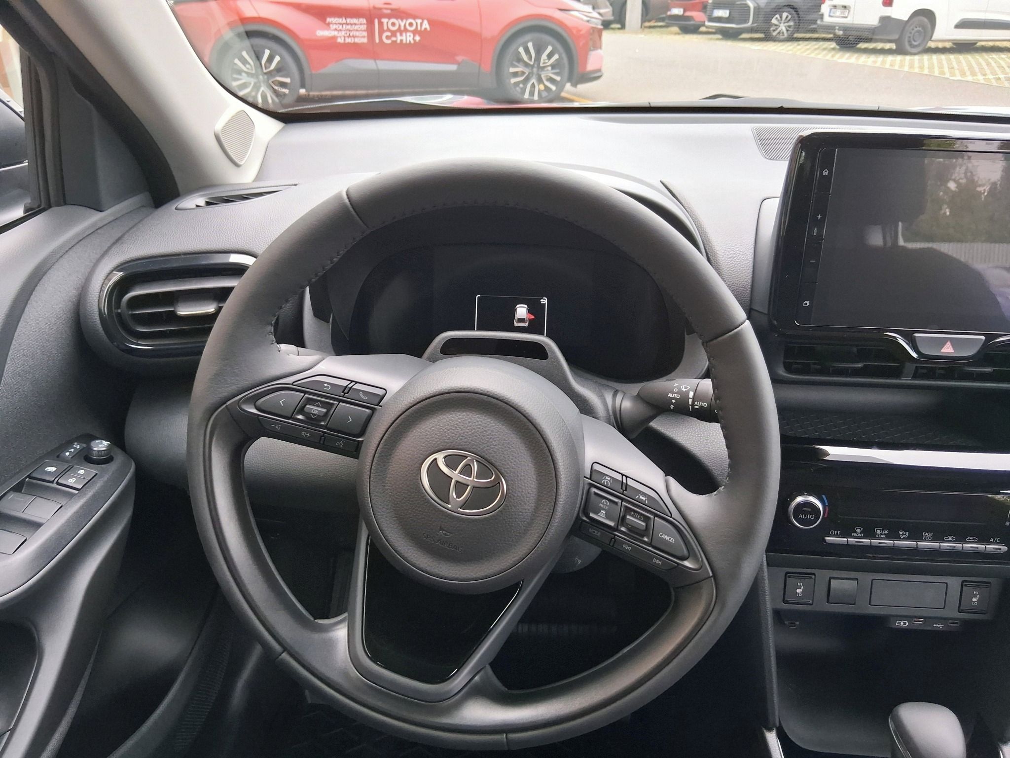 Toyota Yaris Cross, 1,5 HEV 116K COMFORT + WINTER - fotka 5