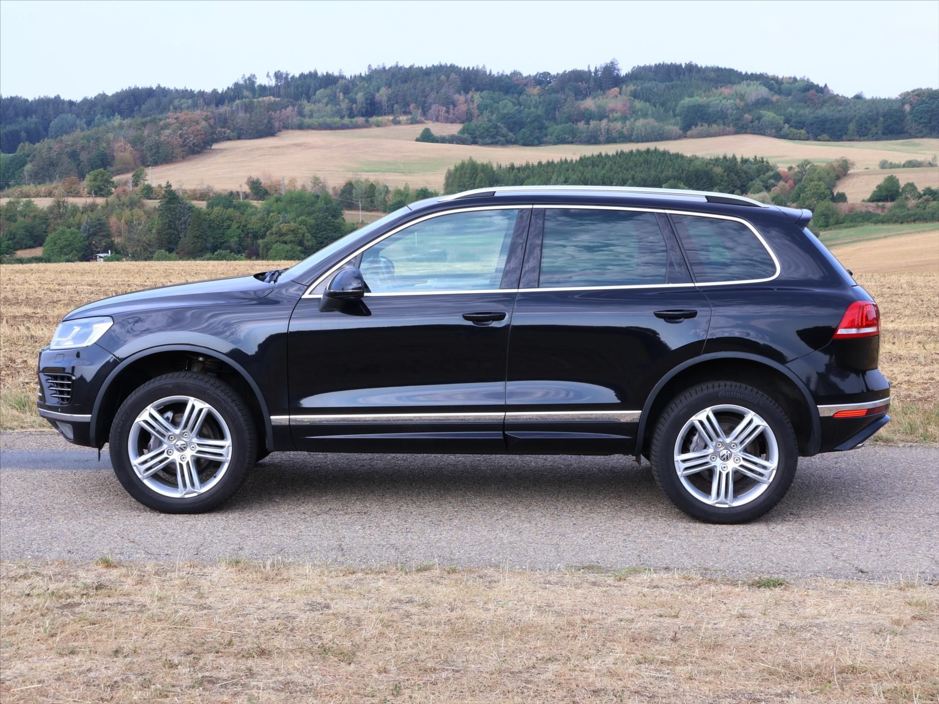 Volkswagen Touareg, 3,0 TDI V6 DSG R-LINE CZ 4M - fotka 4