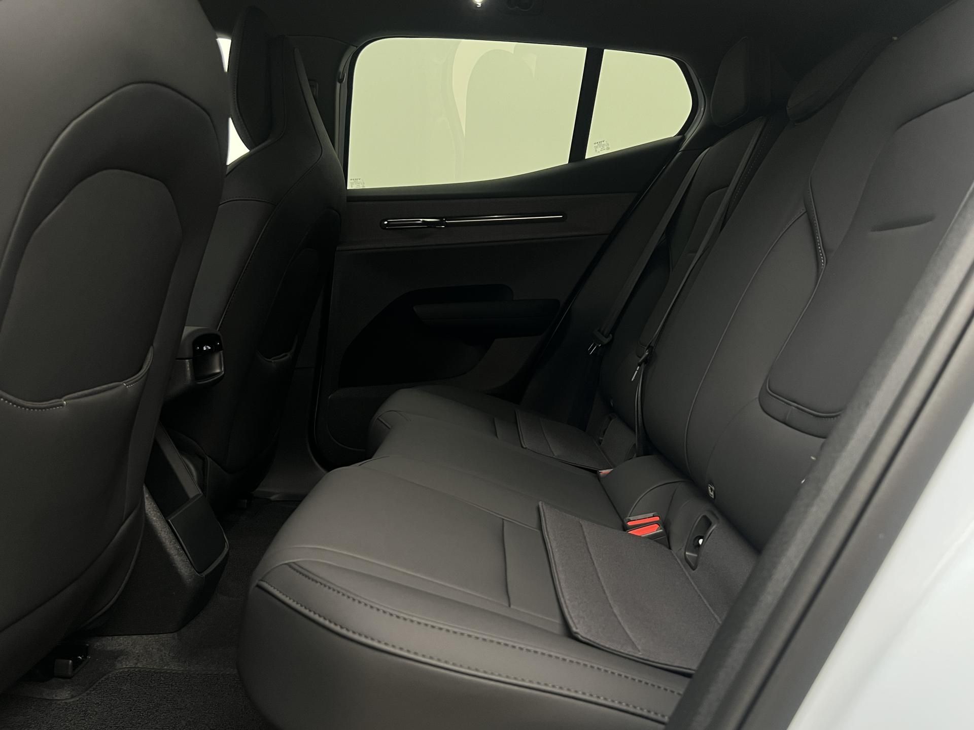 Volvo EX30, EX30 P8 AWD electric PLUS - fotka 5