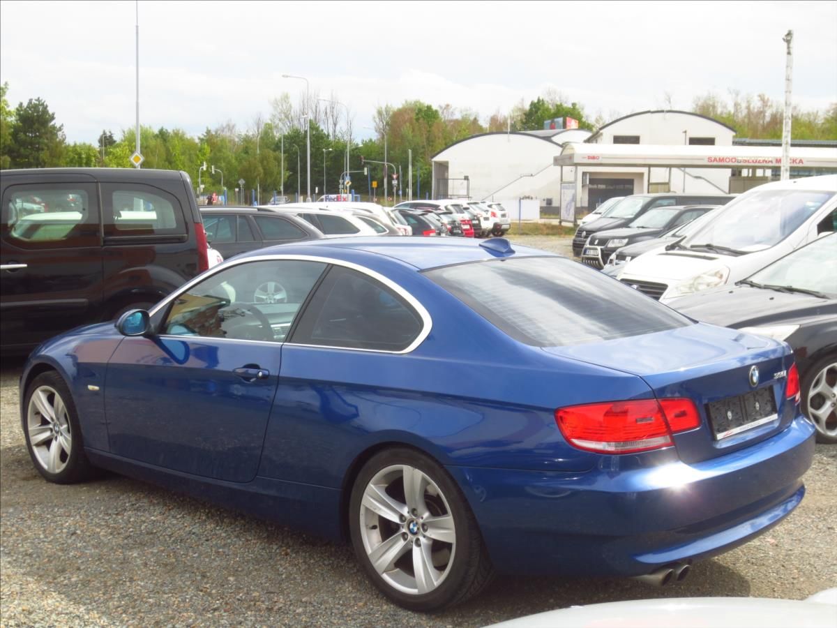 BMW Řada 3, 330i N52 200kW MAN - fotka 5
