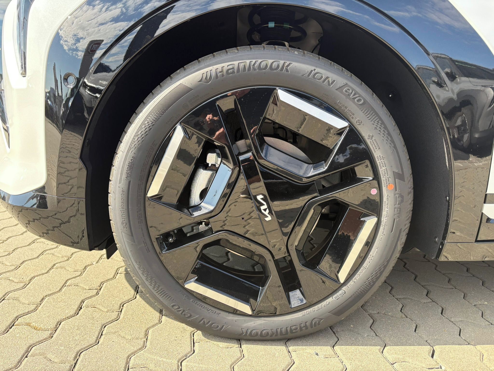 Kia EV3, 4x2 GT-LINE 150 KW + 81,4 KWH - fotka 4