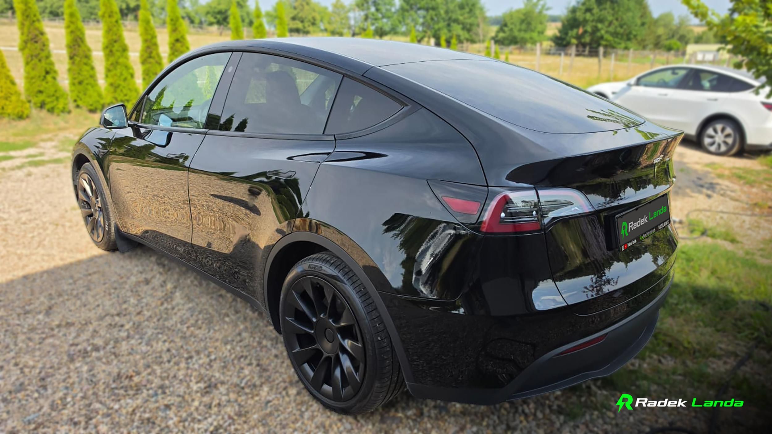 Tesla Model Y, Long Range AWD - fotka 2
