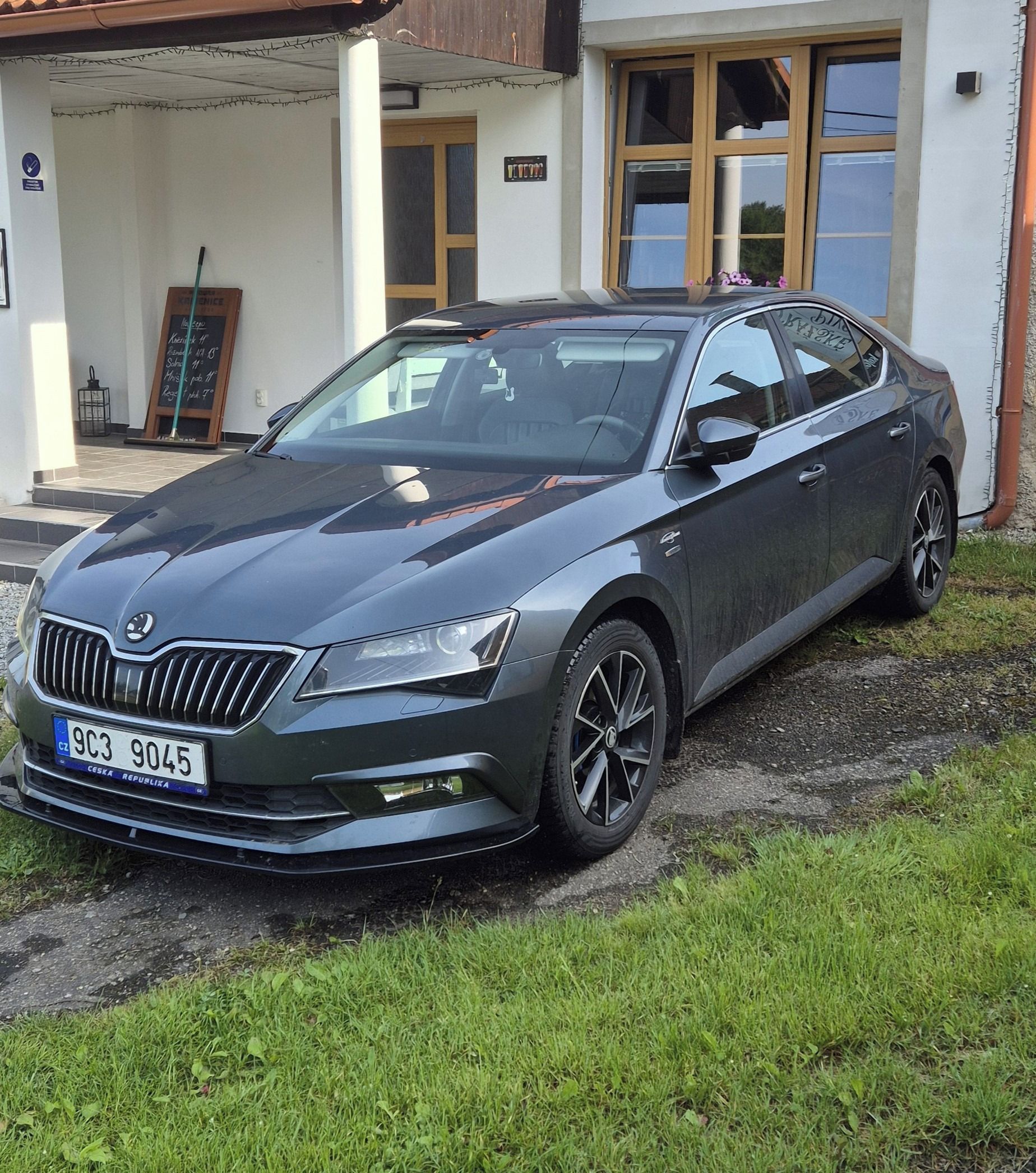 Škoda Superb, 3 – 1.6 TDI (105 kW / 341 Nm) - fotka 2