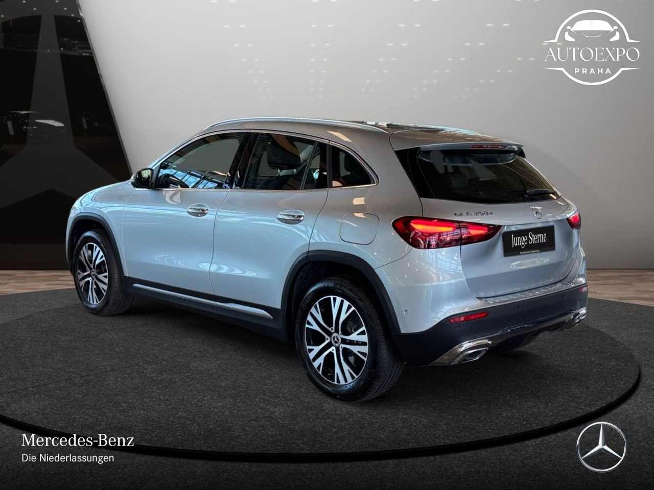 Mercedes-Benz GLA, 250e*PANORAMA*KŮŽE*360°KAMERA - fotka 6