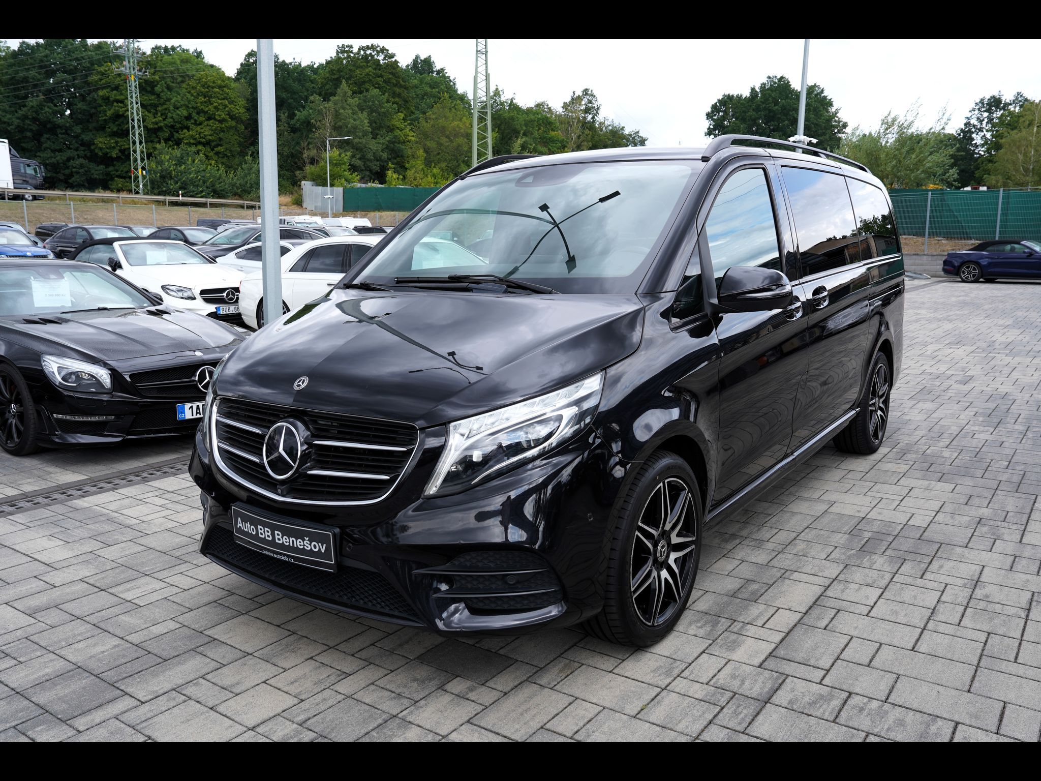 Mercedes-Benz Třídy V, V 250d L 4Matic Exclusive AMG - fotka 2