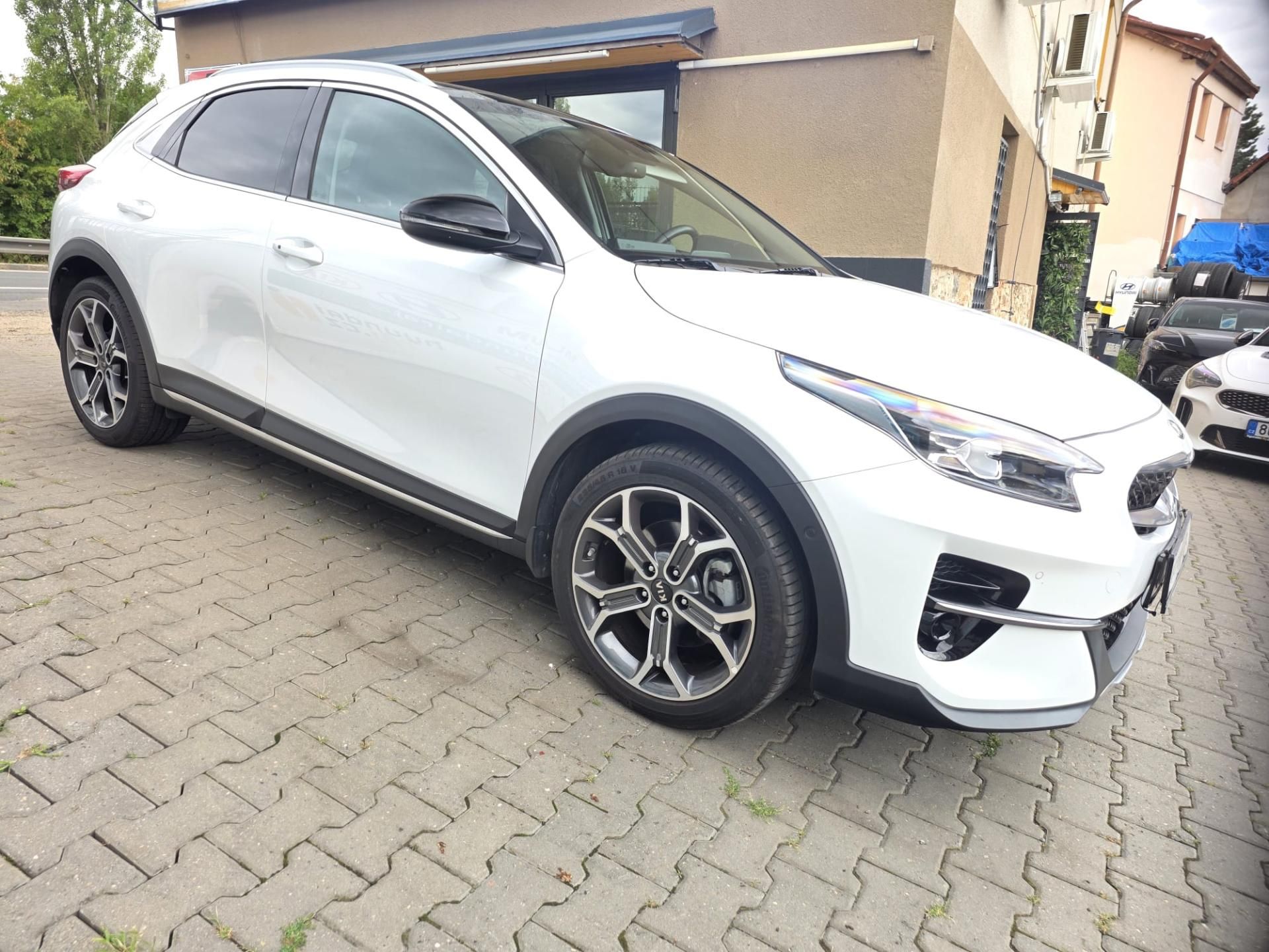Kia XCee´d, 1.6-PLUG-IN HYBRID-1.MAJITEL - fotka 6