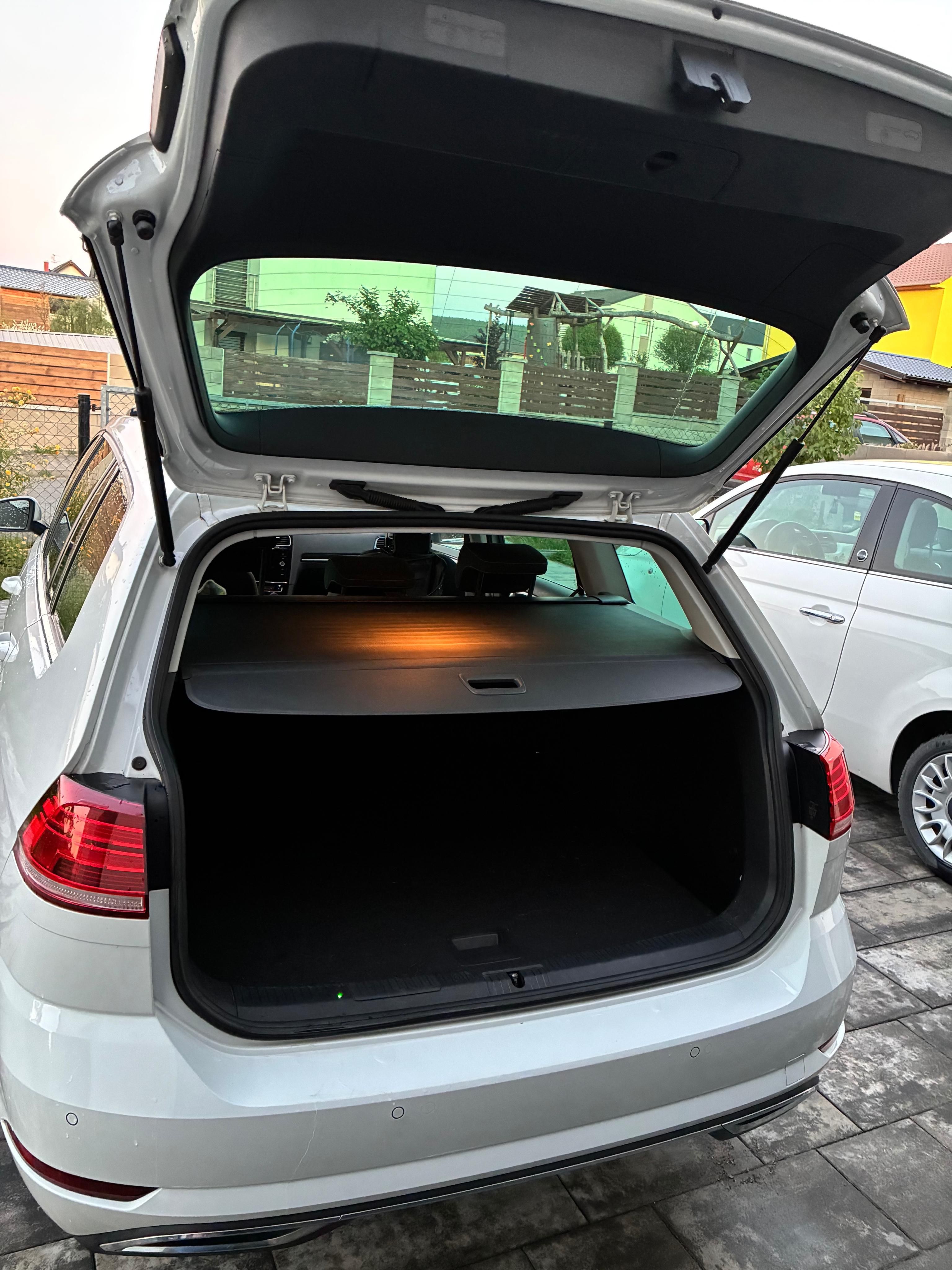 Volkswagen Golf, Highline 2.0 TDI DSG Tažné - fotka 6