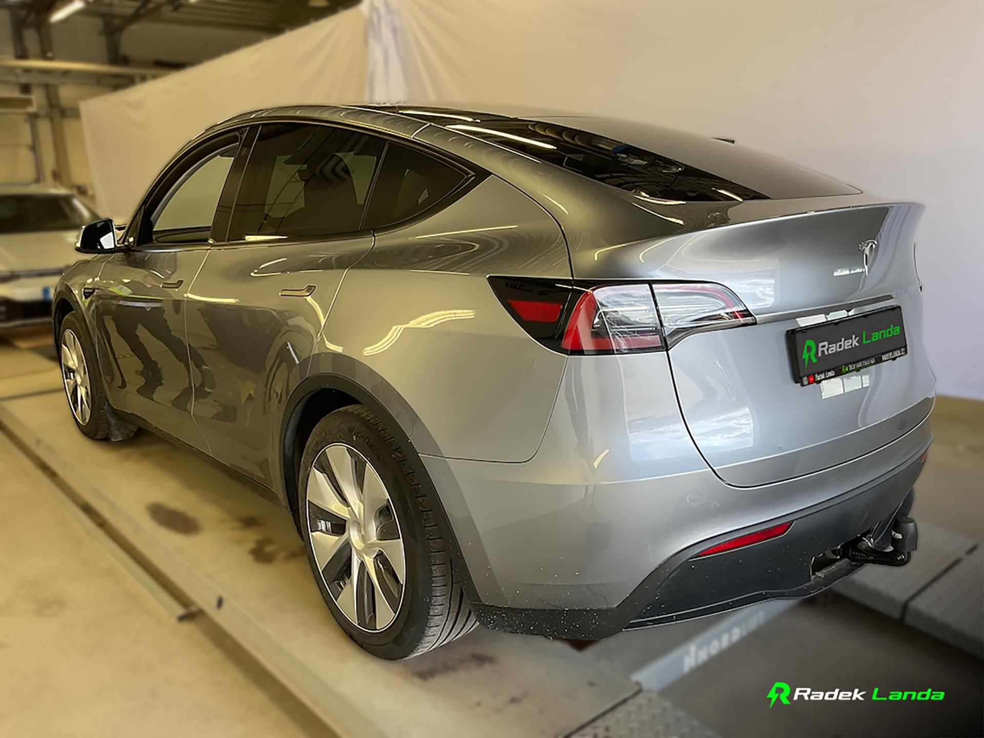Tesla Model Y, LFP Berlín, tažné, Quicksilver - fotka 2