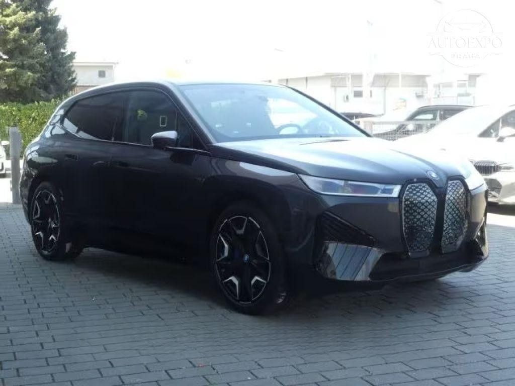 BMW iX, xDrive50* - fotka 2