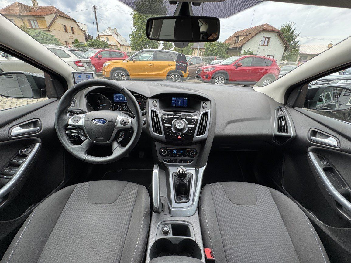 Ford Focus, 1.6Ti-VCT 92kW Navi Digi Klima - fotka 6