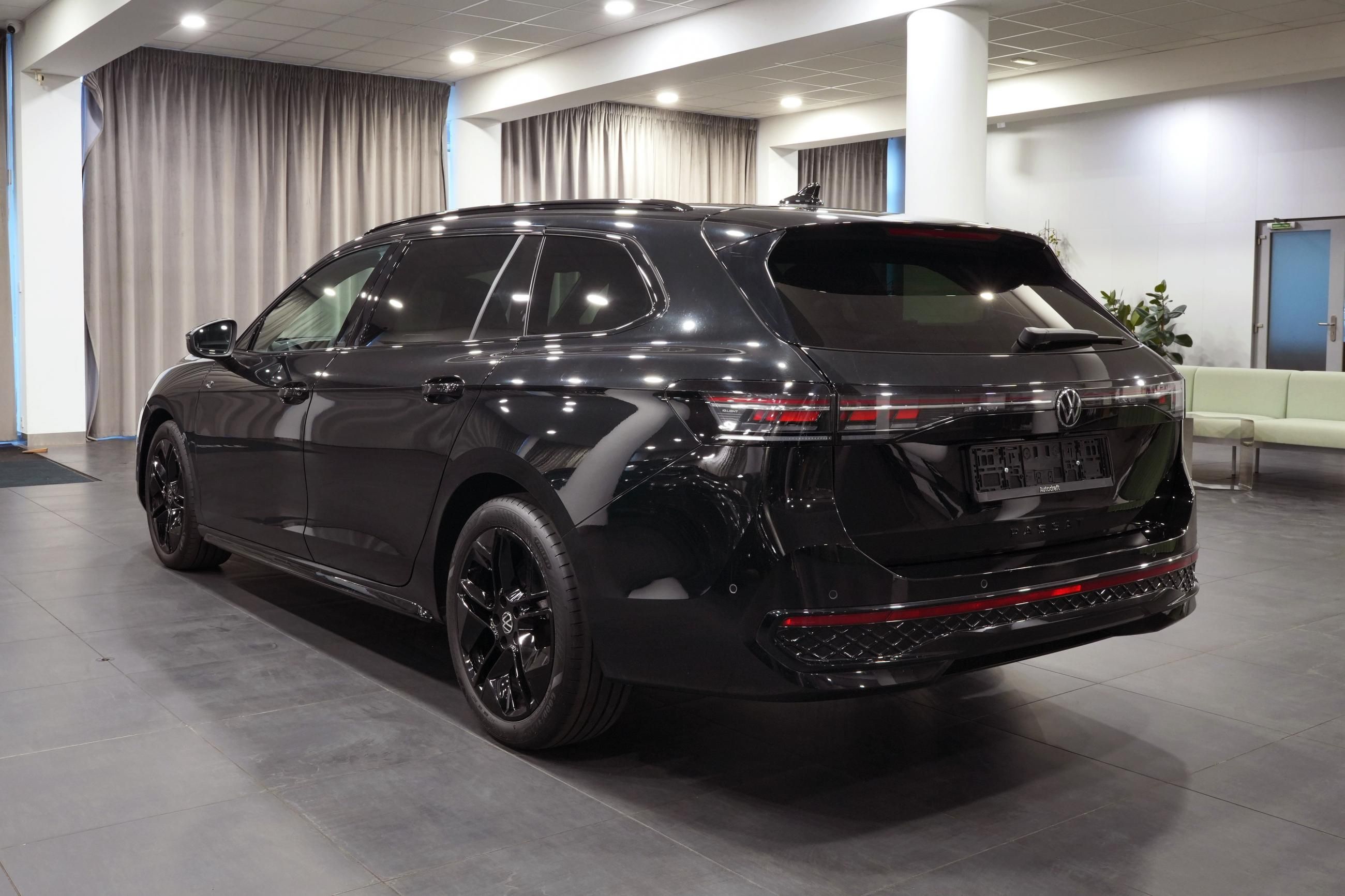 Volkswagen Passat Variant, R-Line 2.0 TDI 142kW 4x4 DSG - fotka 4