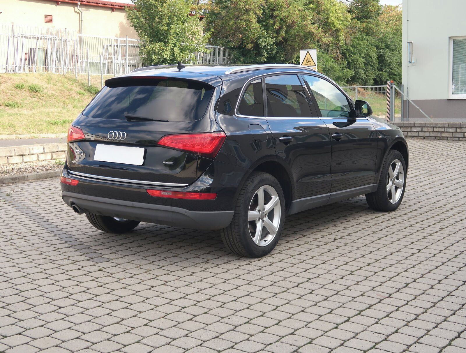 Audi Q5, 2.0 TDI, S line, 4X4, Automat - fotka 5