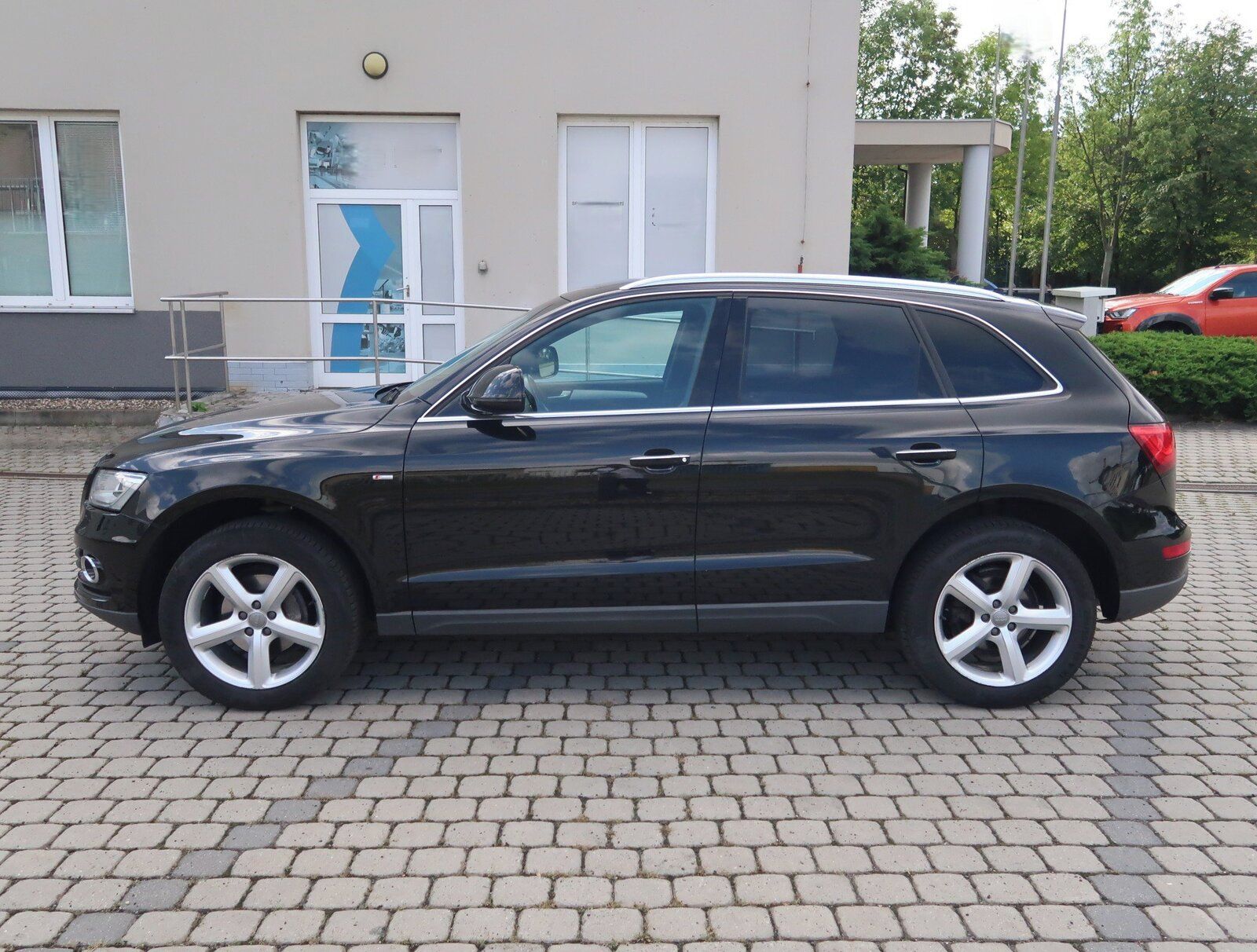 Audi Q5, 2.0 TDI, S line, 4X4, Automat - fotka 3