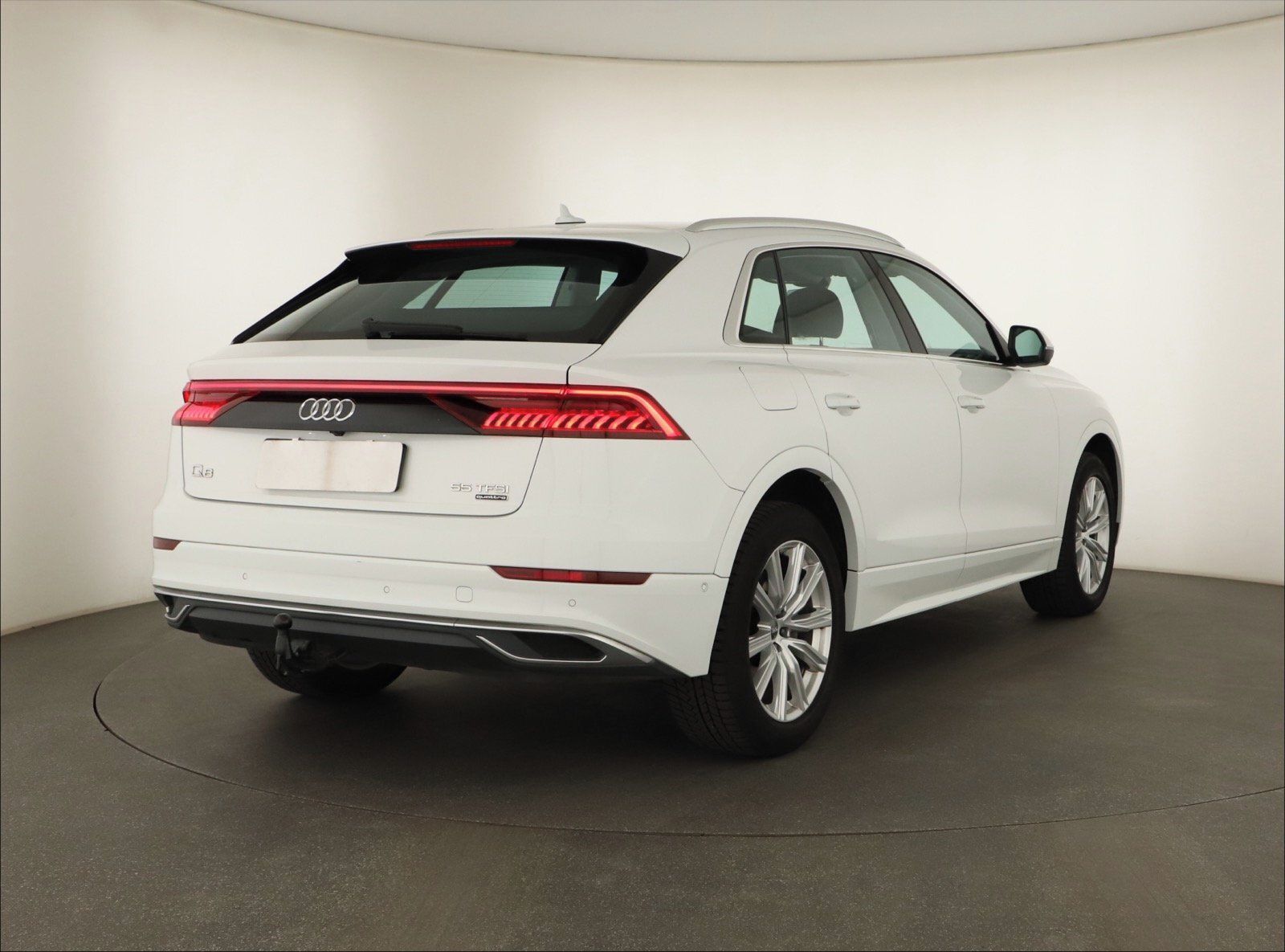 Audi Q8, 55 TFSI, ČR, Panorama, Kůže - fotka 5