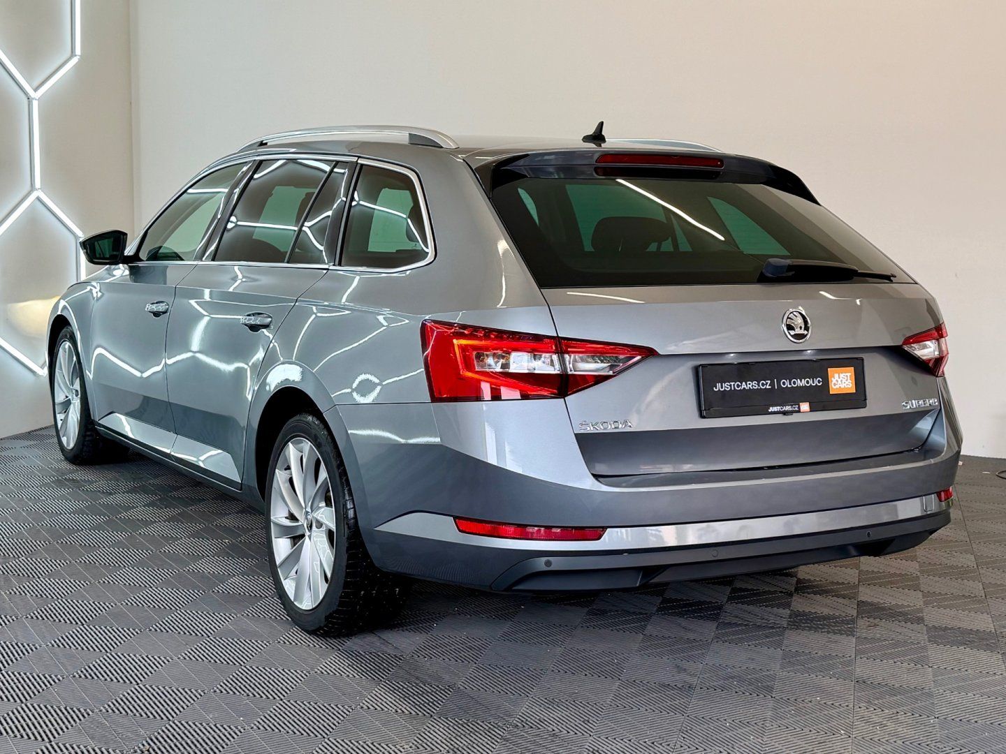 Škoda Superb, 2.0 TDI 110 kW DSG/STYLE - fotka 6