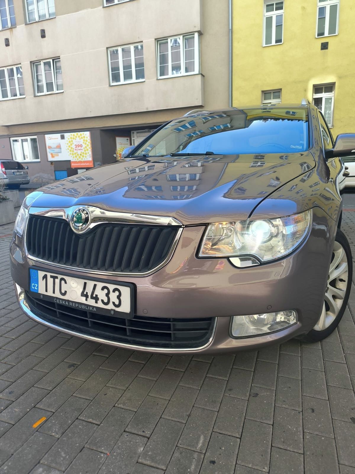 Škoda Superb, Pěkný dsg 125 kw světlá alcant - fotka 2