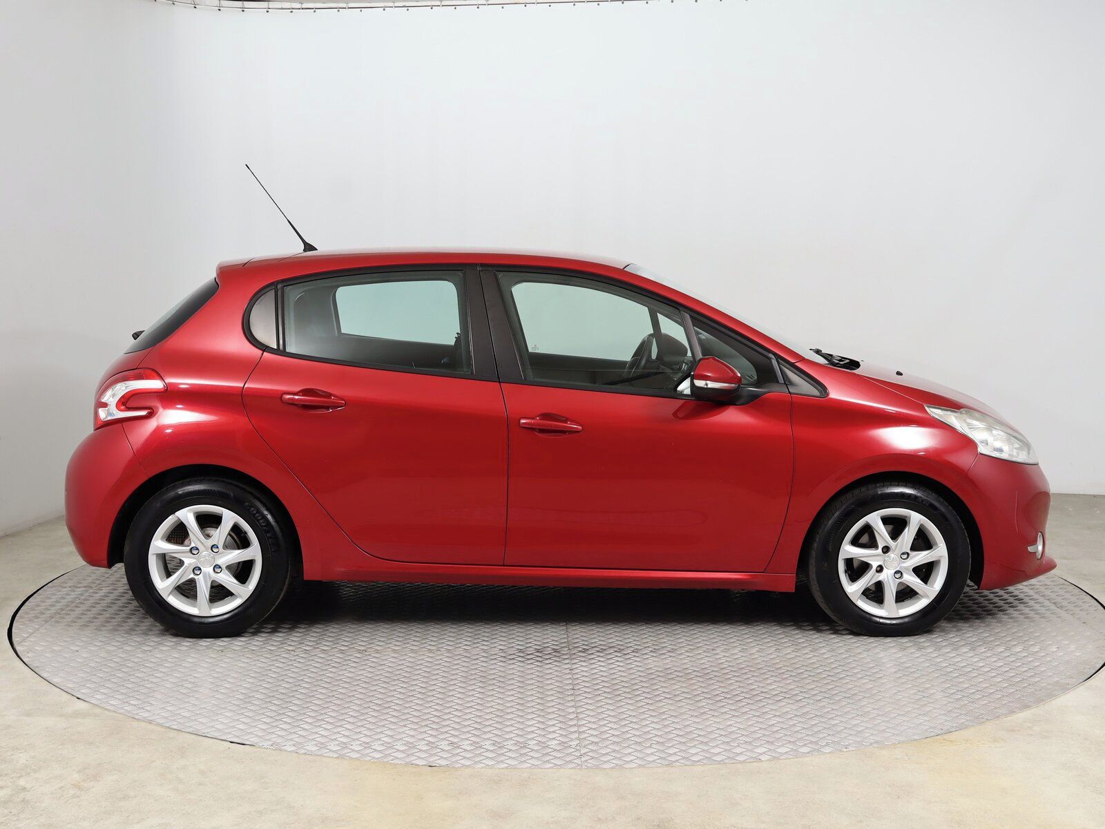 Peugeot 208, 1.4 HDI, ČR,1.maj, Serv.kniha - fotka 6