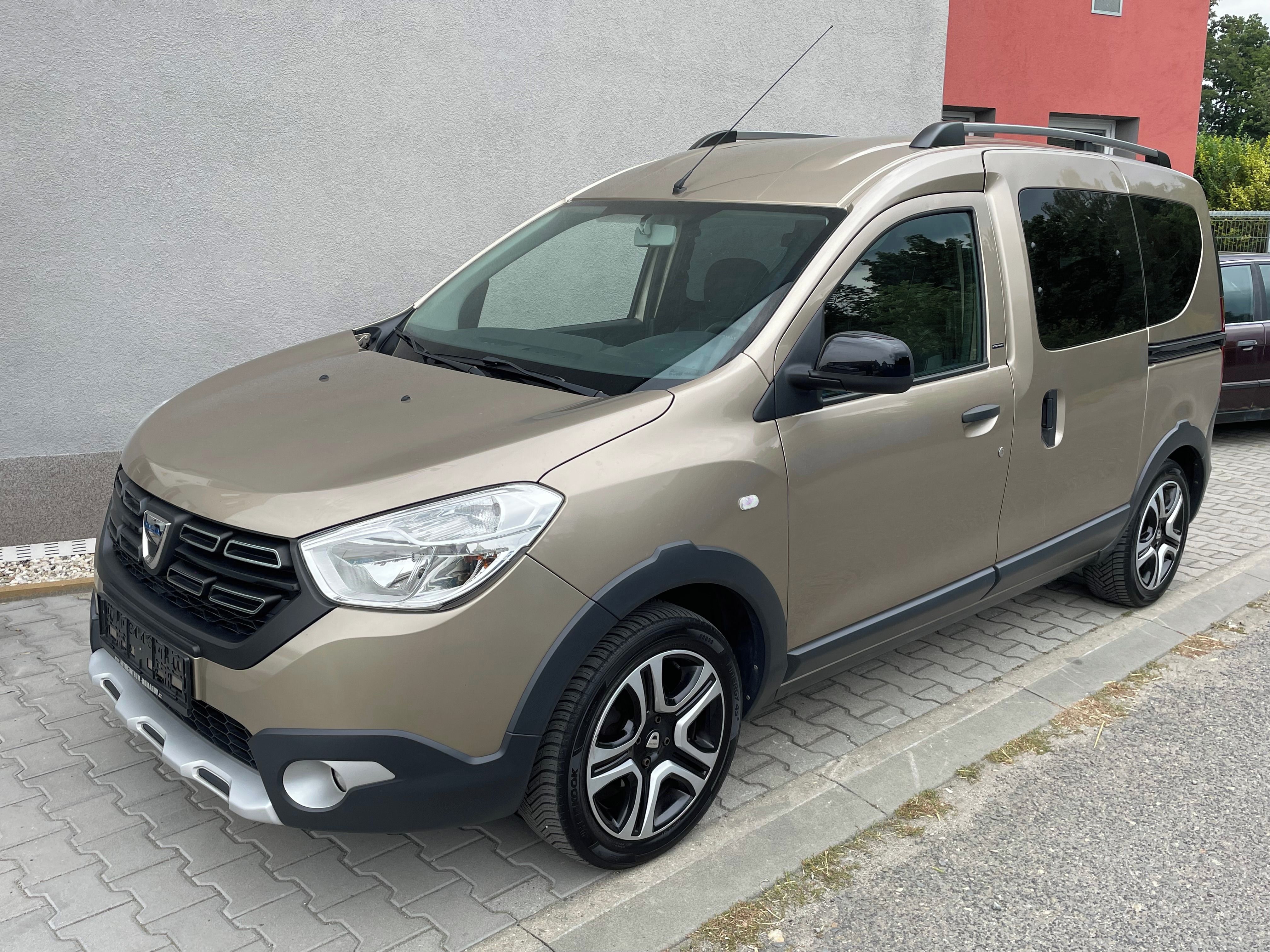 Dacia Dokker, 1.6 SCe 75kW Stepway Tažné - fotka 2