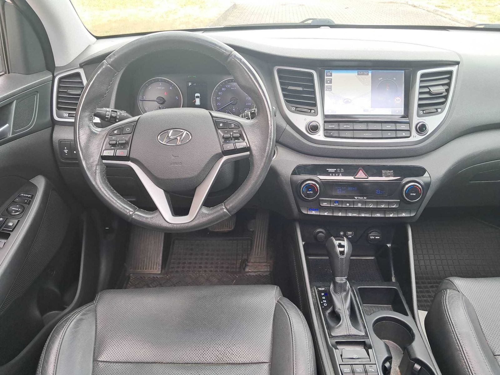 Hyundai Tucson, 1.7 CRDi, Premium, Automat - fotka 3