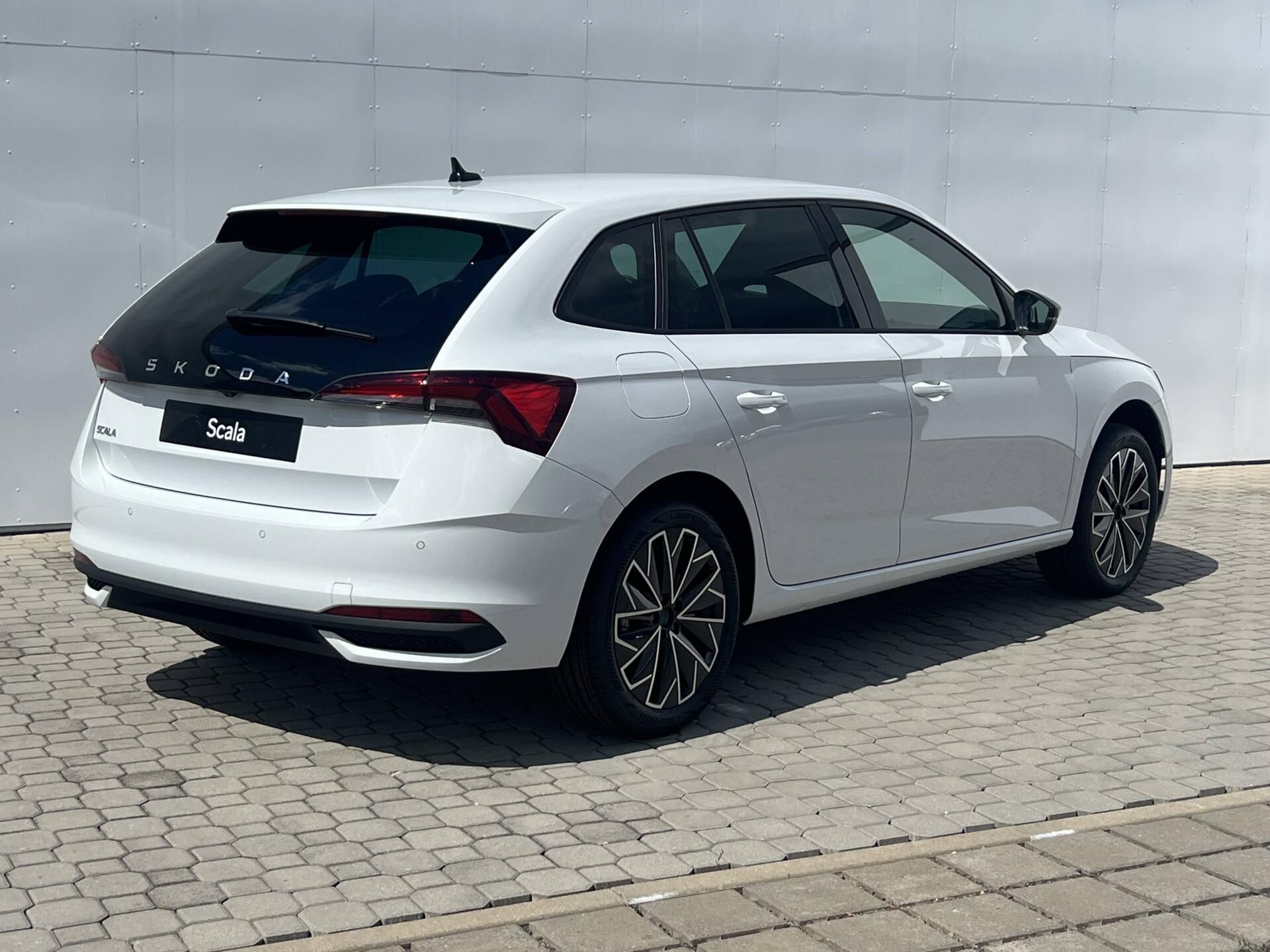 Škoda Scala, Dynamic 7DSG 1,0TSI - fotka 5