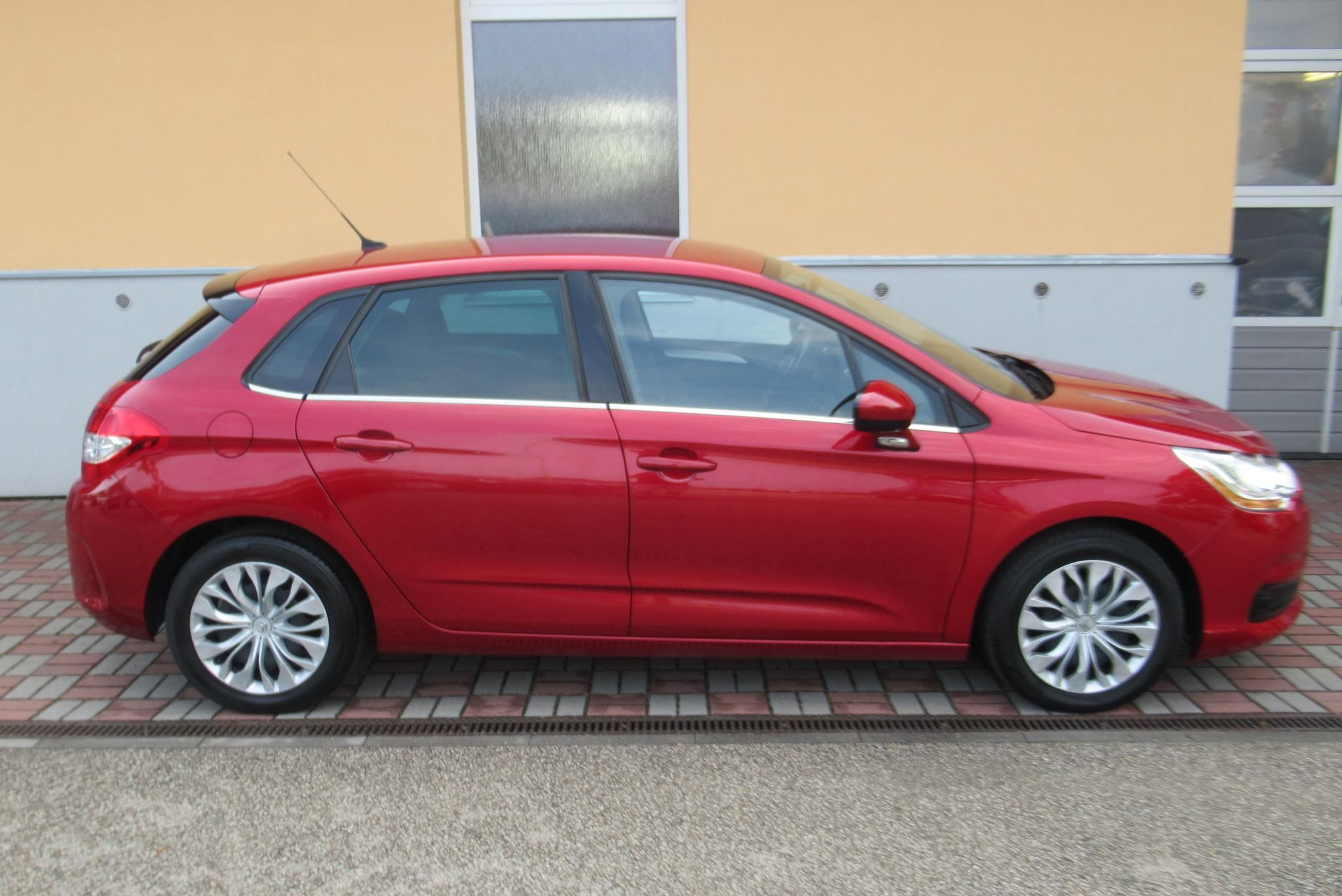 Citroën C4, 1.6 VTi KLIMA TAŽNÉ 1.MAJITEL - fotka 3