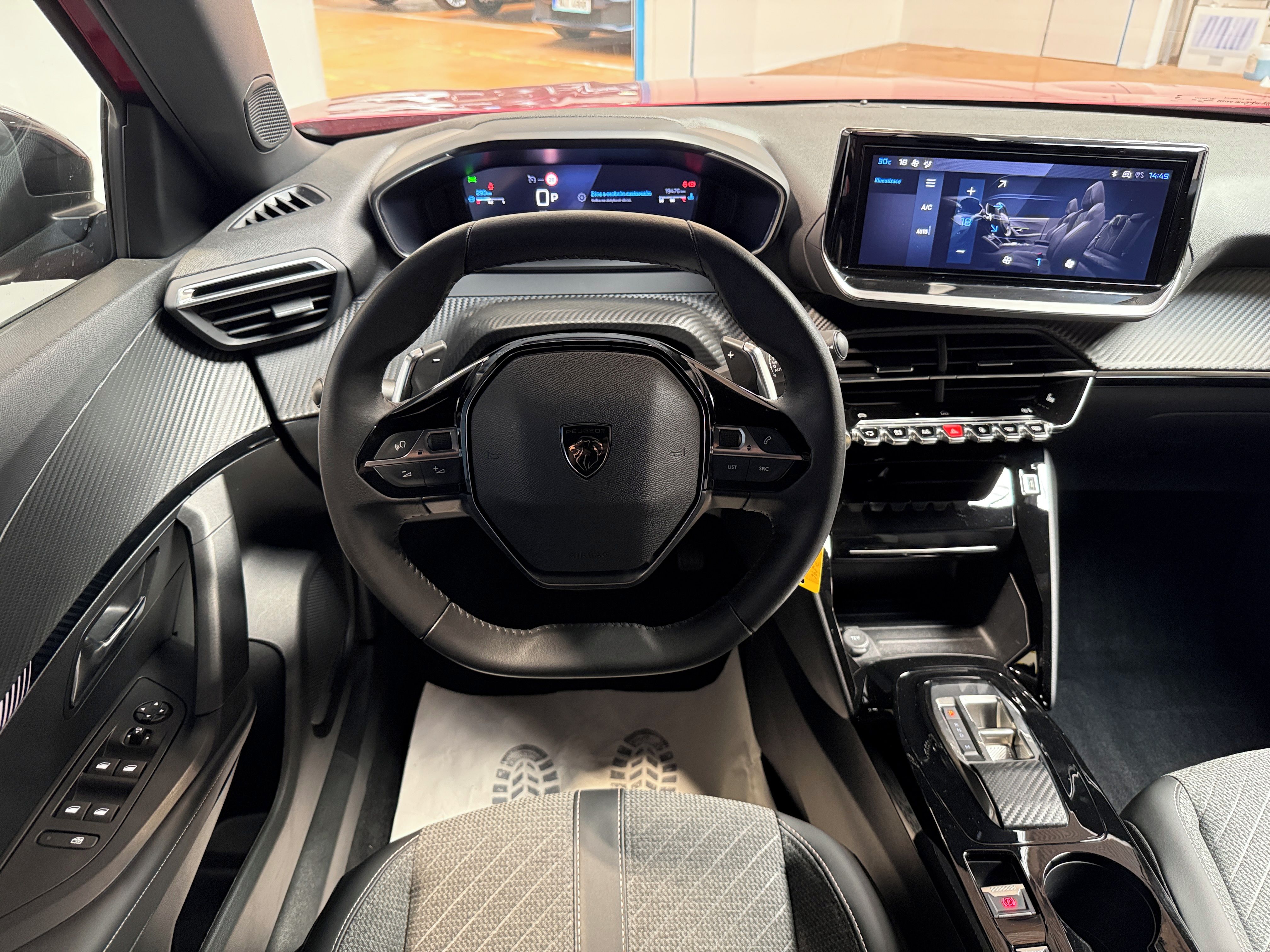 Peugeot 2008, ALLURE 1.2 PureTech 130 S&S EA - fotka 6
