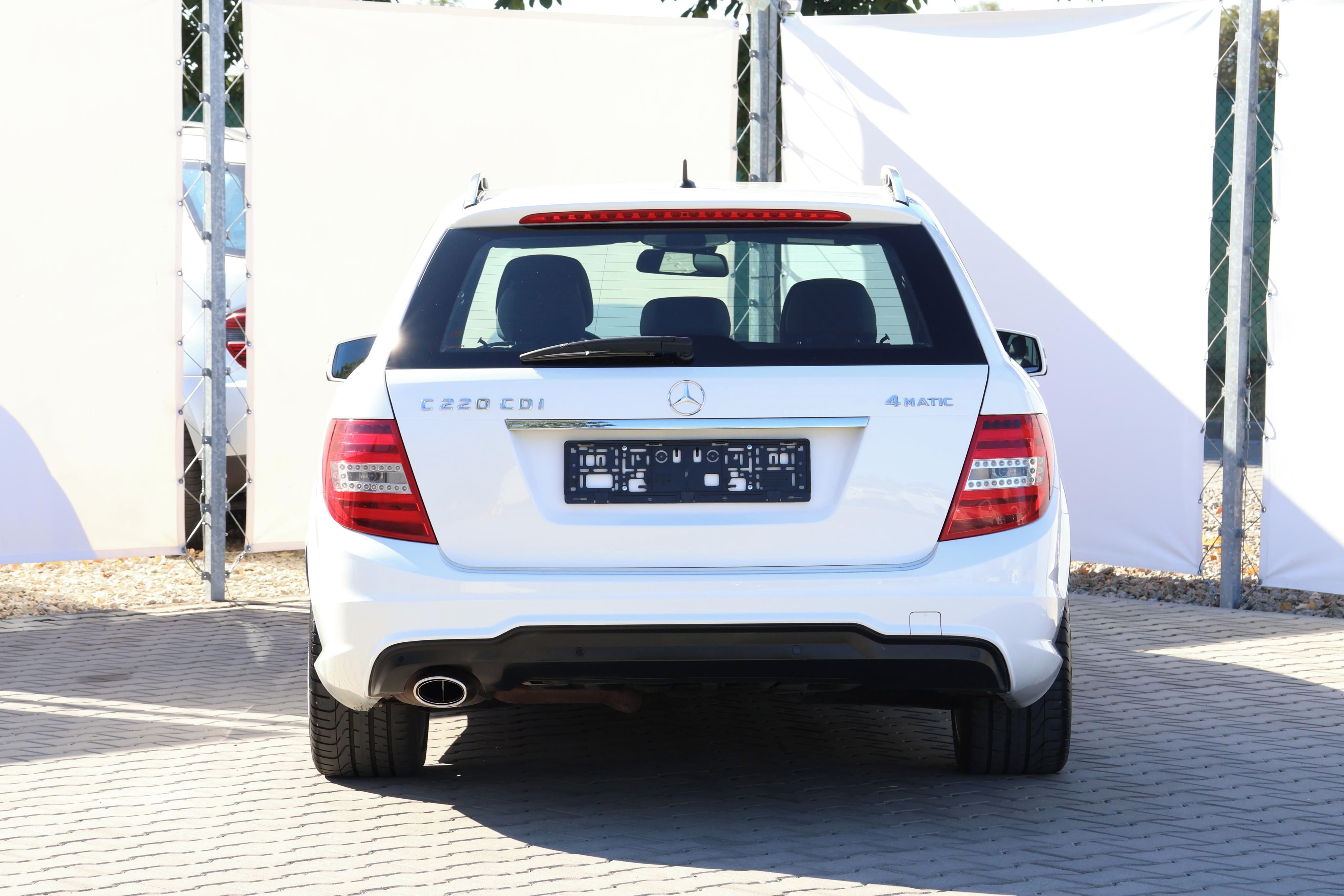 Mercedes-Benz Třídy C, 220 CDI*AMG*4MATIC*7GTronic* - fotka 5