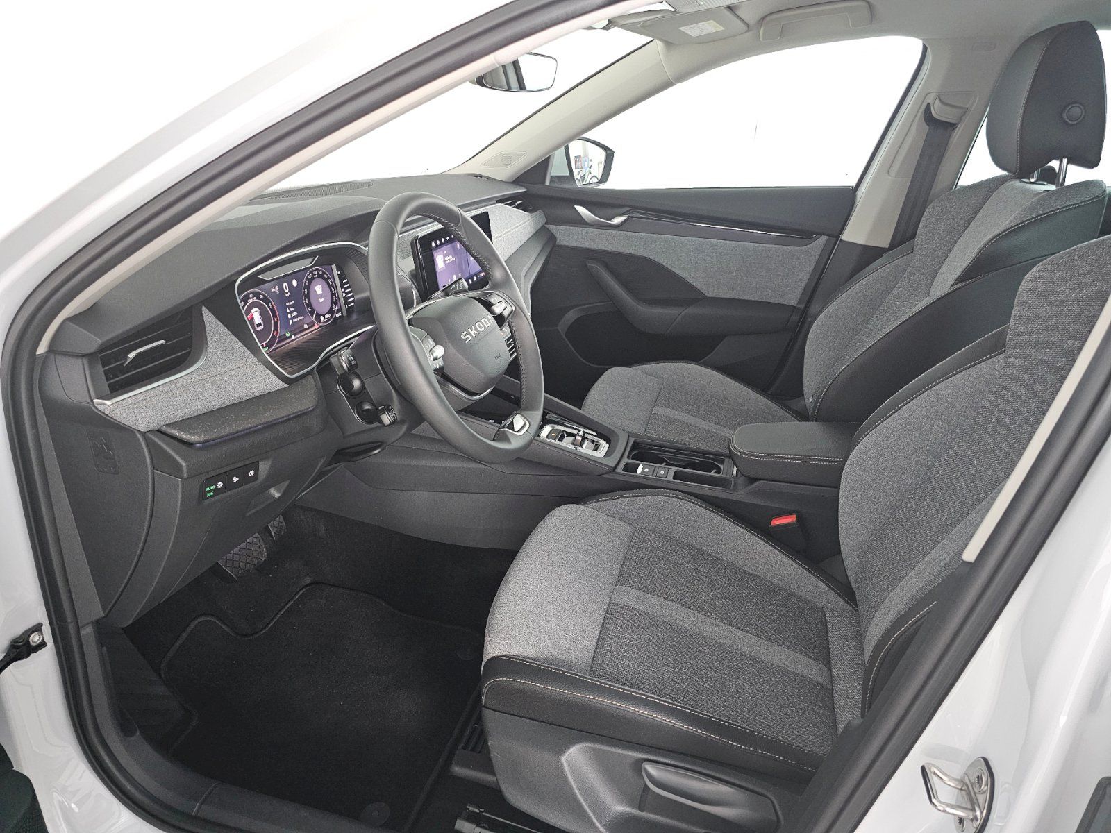 Škoda Octavia, COMBI 1.5TSI DSG BUSINESS TOP - fotka 6