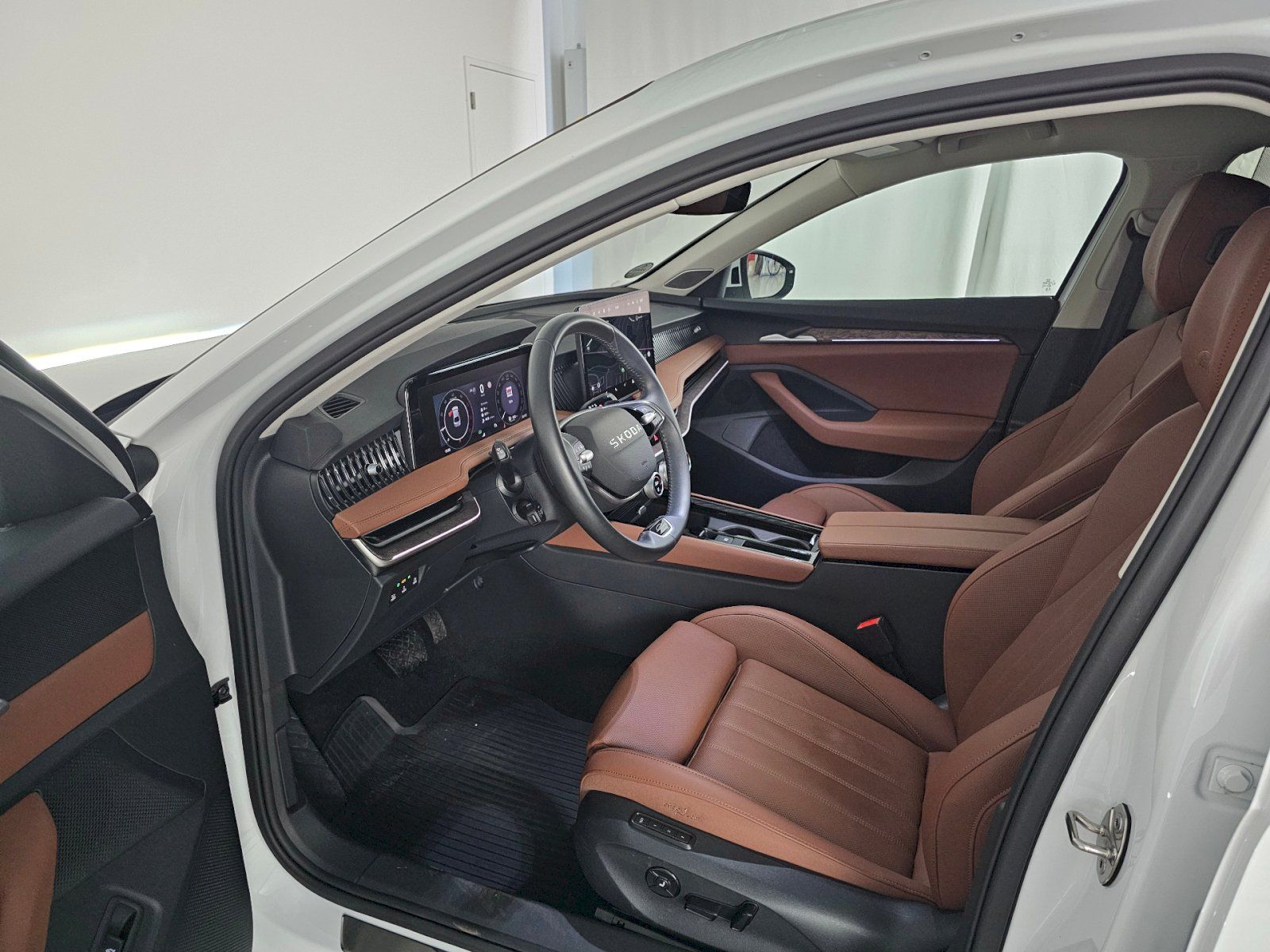 Škoda Superb, 2.0TDI 142kW 4x4 DSG LAURIN A - fotka 6
