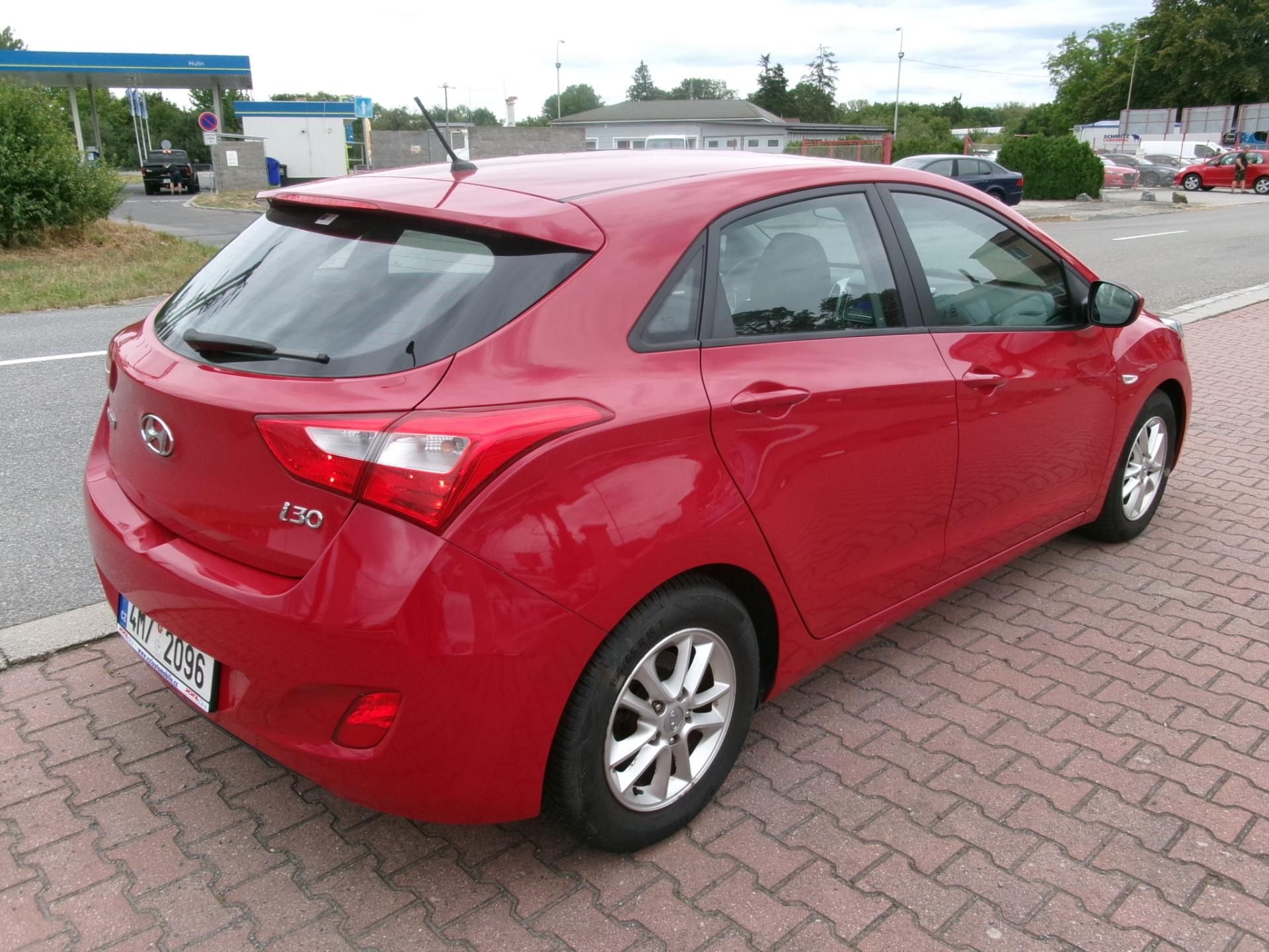 Hyundai i30, 1,6 16V KLIMA TEMP ČR - fotka 4