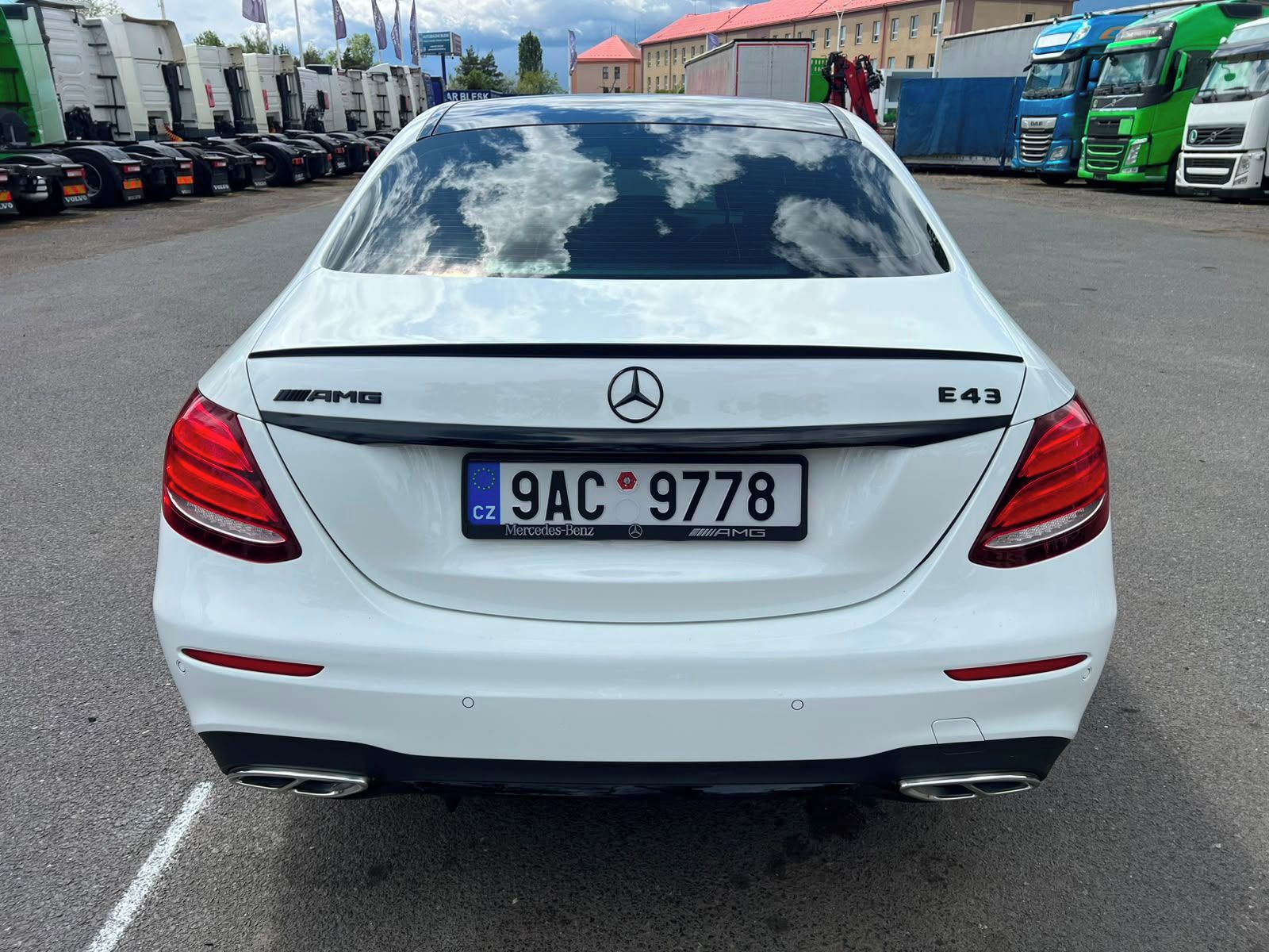 Mercedes-Benz Třídy E, AMG 43 OPTIC Autom. Pano, HUD - fotka 5