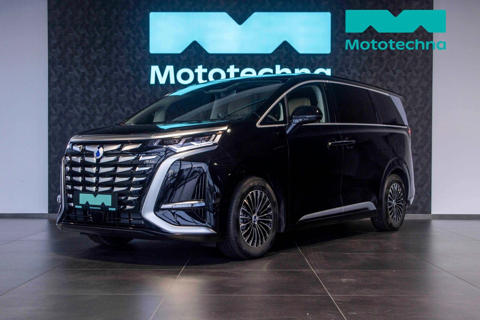 Denza D9, DM-i 40kWh PHEV AWD, Nové