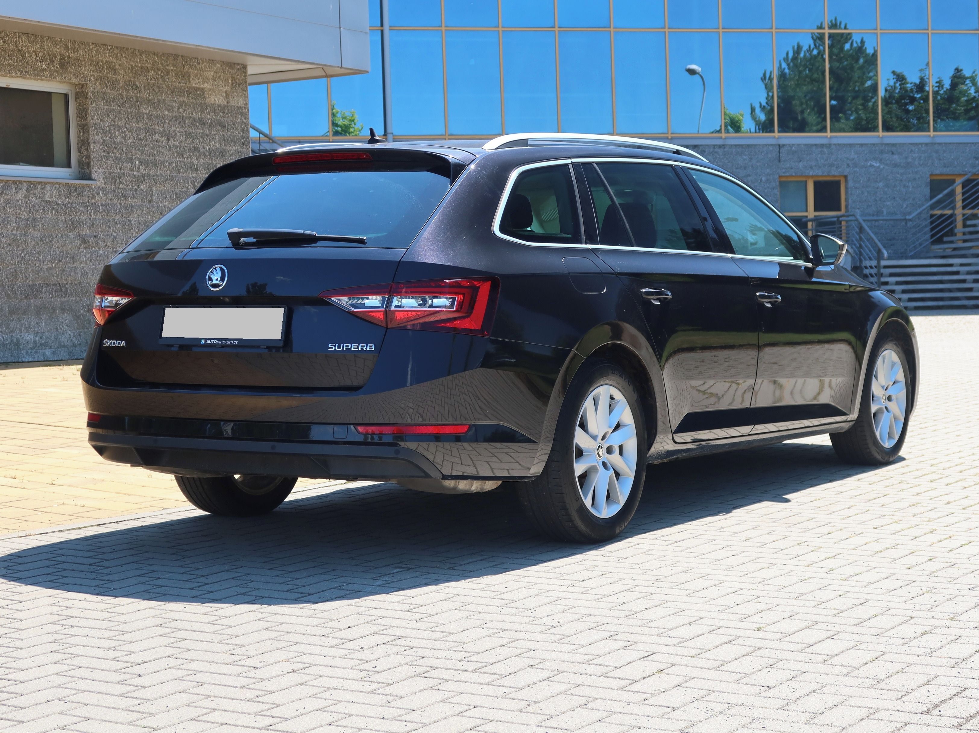 Škoda Superb, 1.5 TSI 110 Kw Style 1.Majitel - fotka 3
