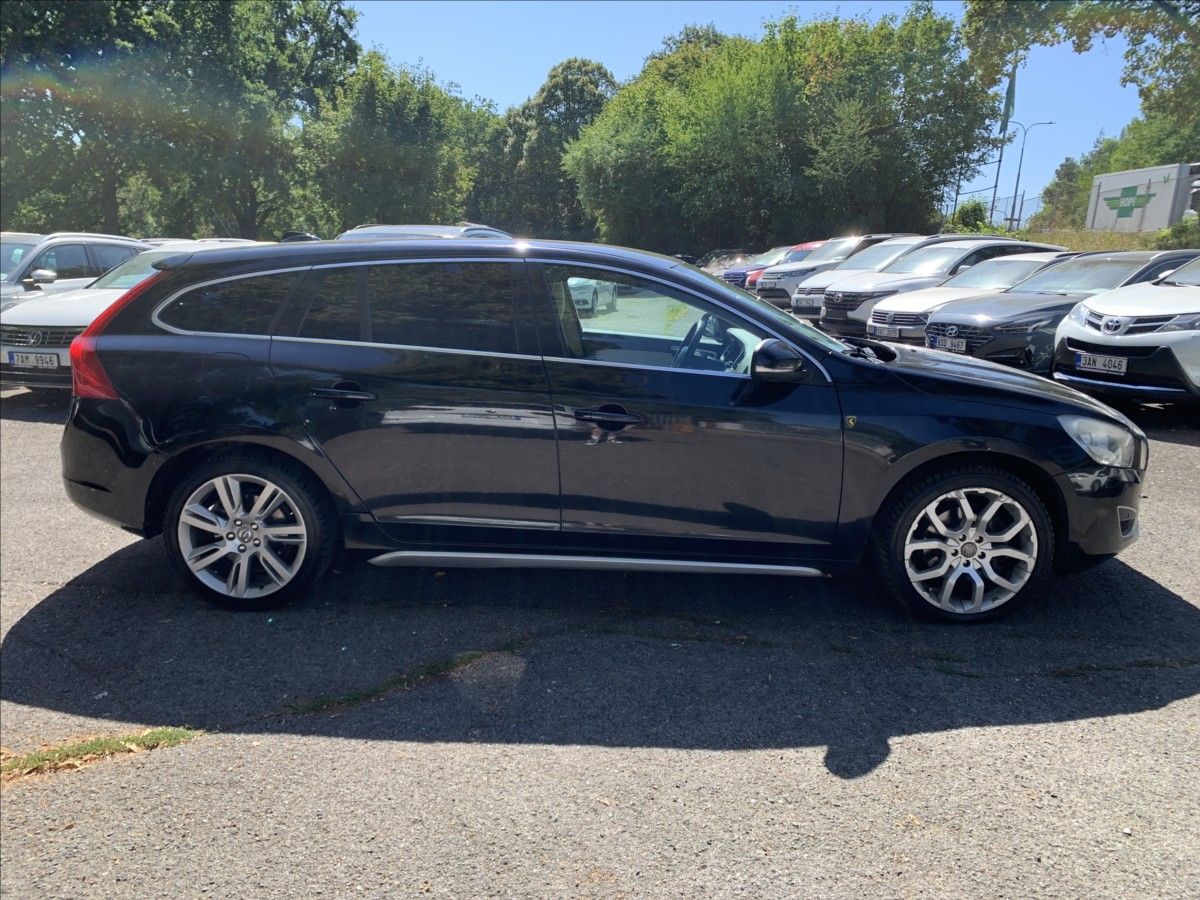 Volvo V60, 2,4 D - fotka 4