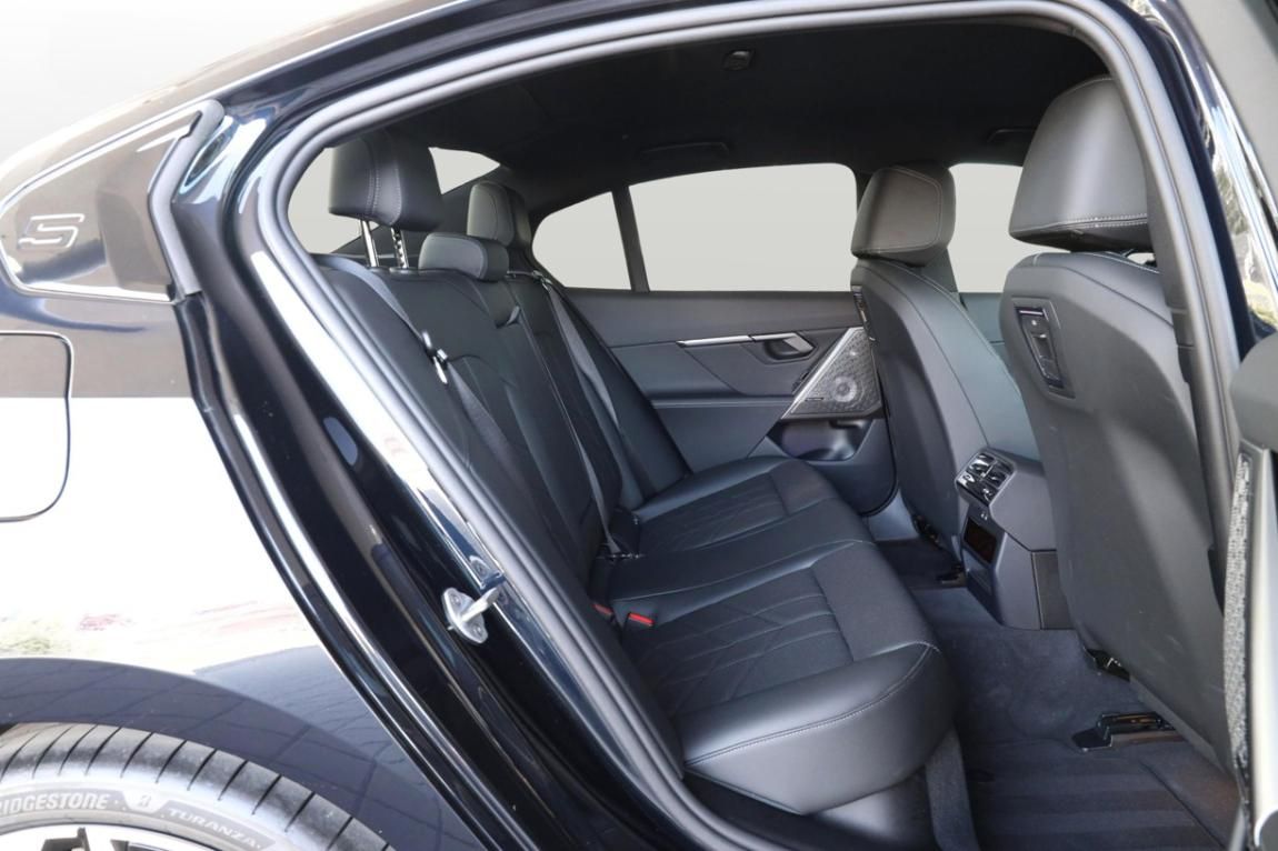 BMW Řada 5, 540d xDrive Sedan - fotka 6