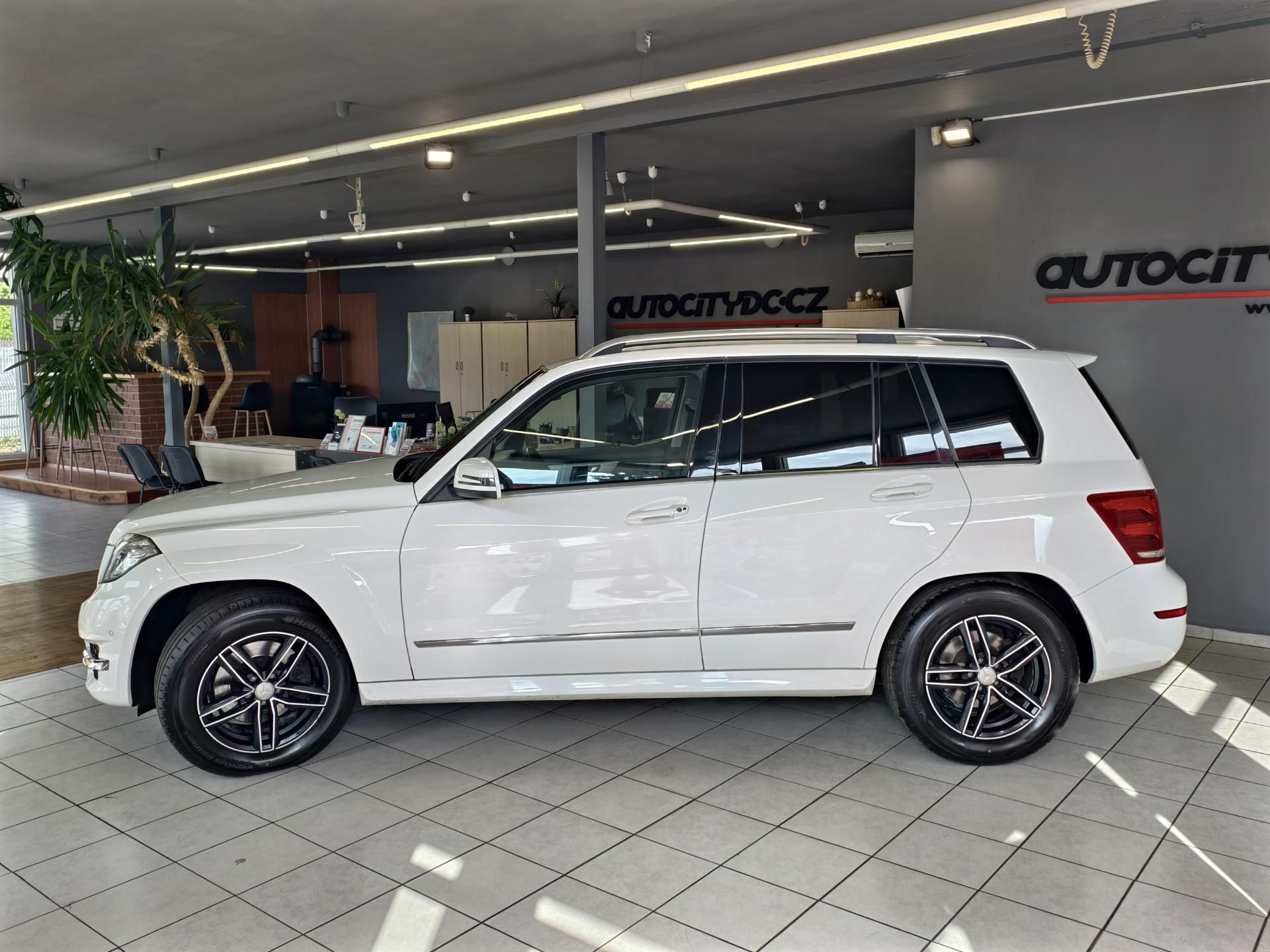Mercedes-Benz GLK, 220 CDI A/T 4MATIC BIXENON ČR - fotka 4