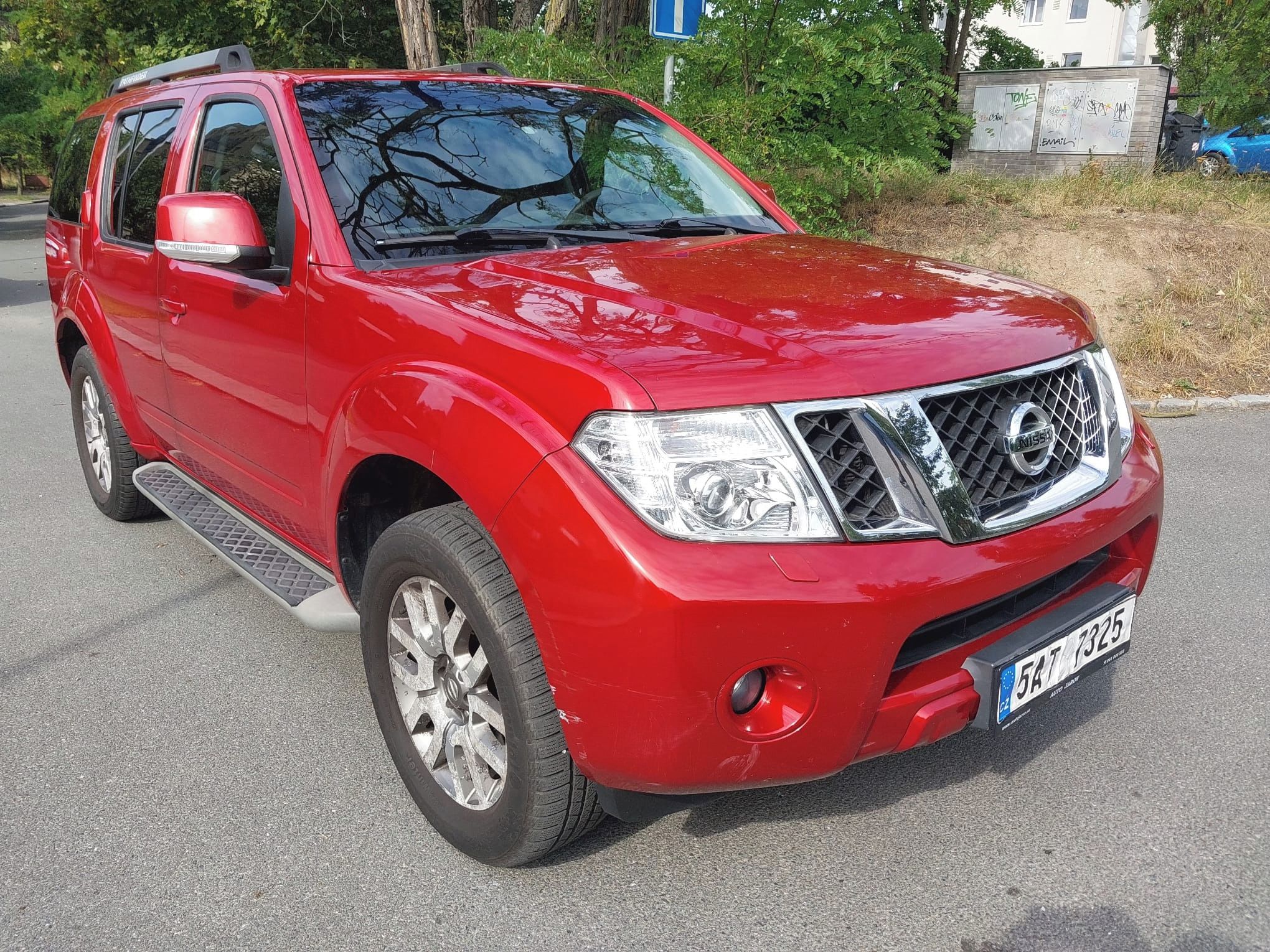Nissan Pathfinder, 2.5 DCi 140 kW Automat 7míst - fotka 3