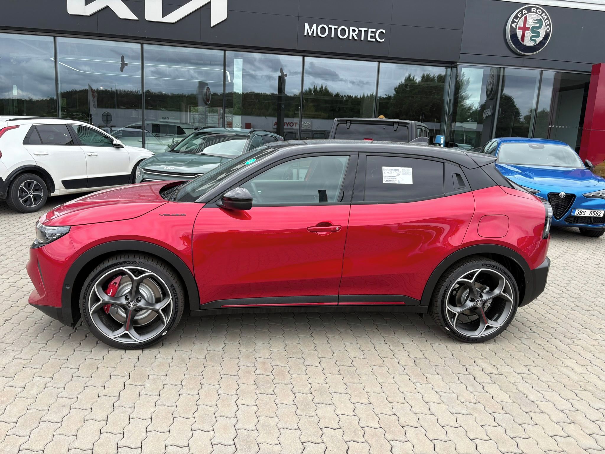 Alfa Romeo Junior, Elettrice Veloce Perfo BEV 280 - fotka 4