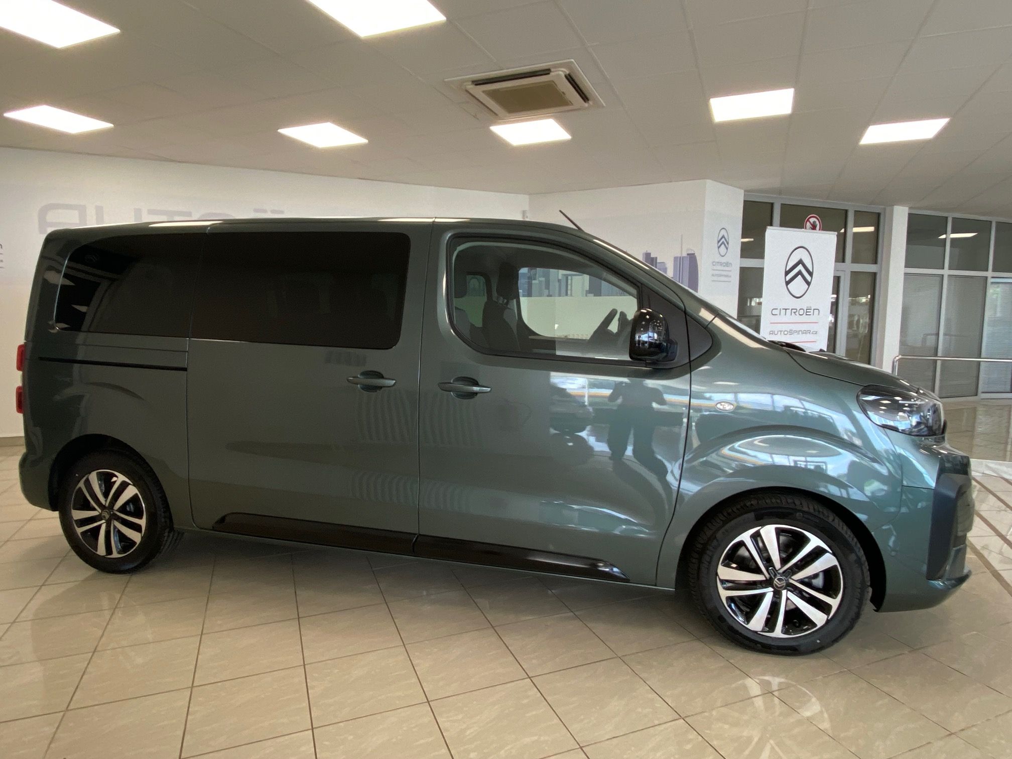 Citroën SpaceTourer, FEEL M 2.0 HDi 180k EAT8 8 mís - fotka 4