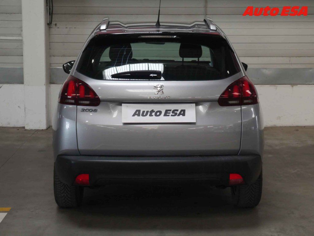 Peugeot 2008, 1.2 PT,ČR - fotka 5