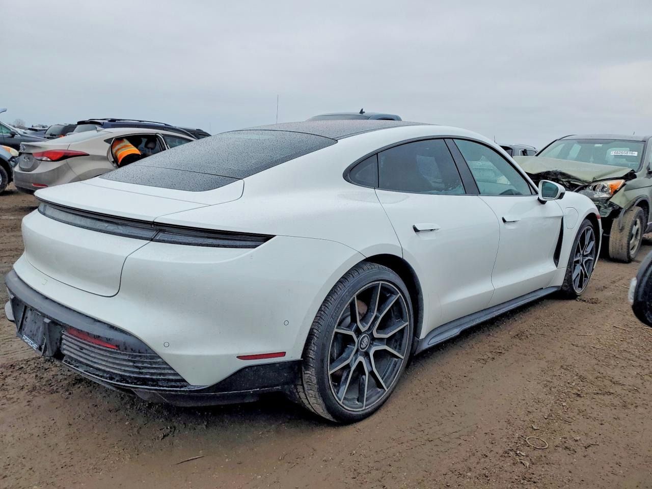 Porsche Taycan, Auto na cestě - fotka 3