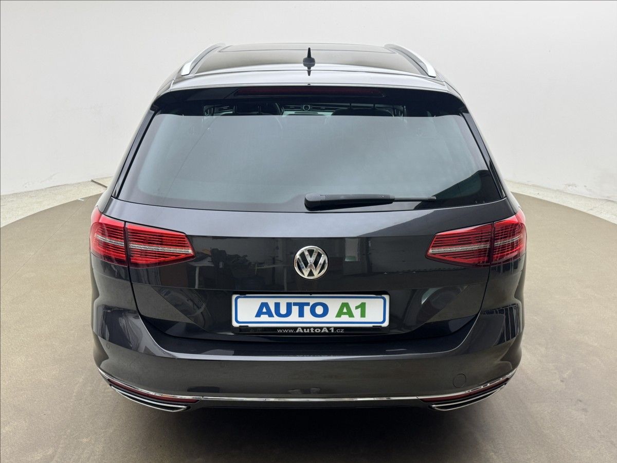 Volkswagen Passat, 2,0 R-LINE DSG 4X4 VC DCC PANO - fotka 5