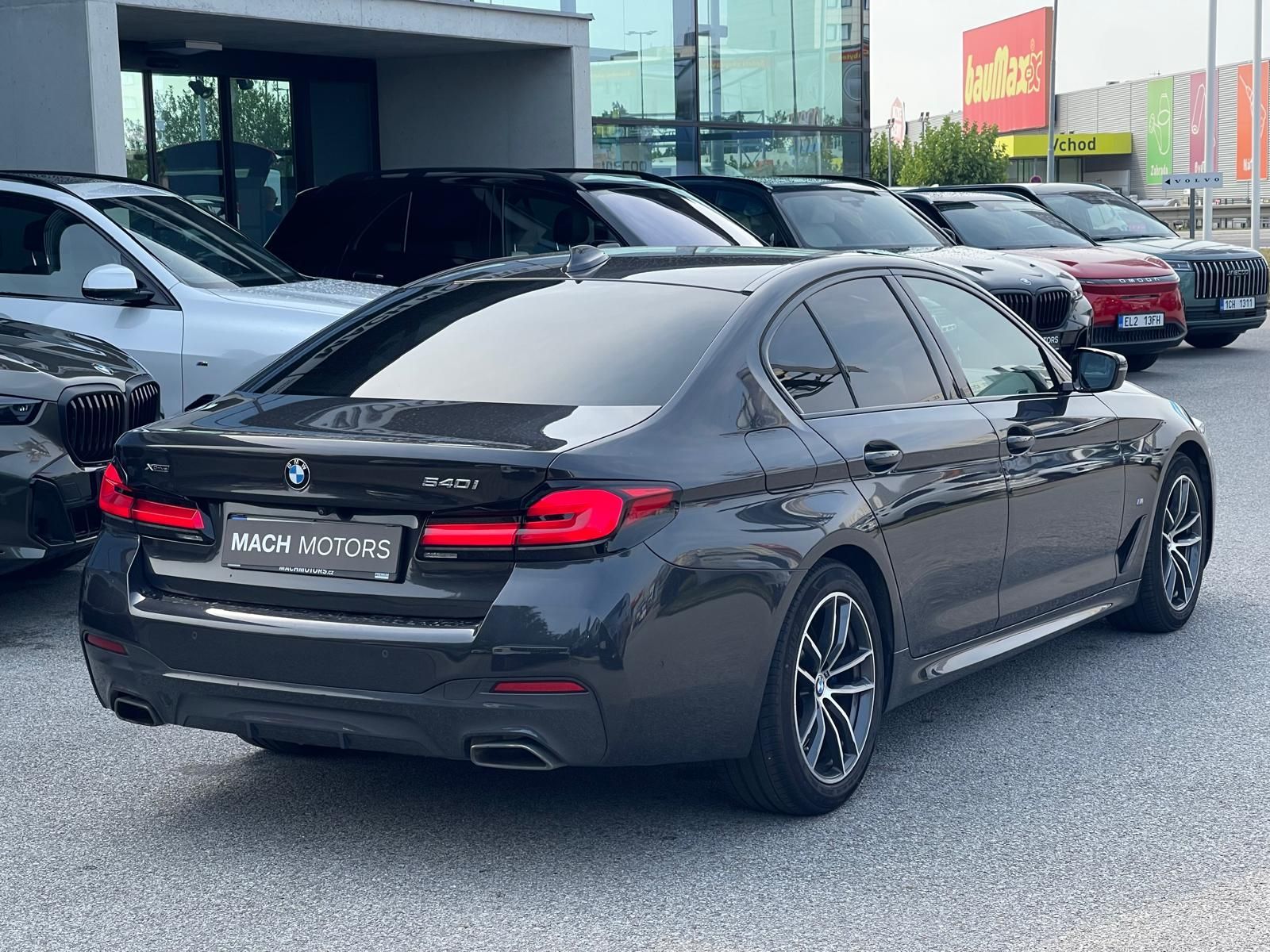 BMW Řada 5, 540i ExecutiveDrivePRO,1.maj - fotka 4