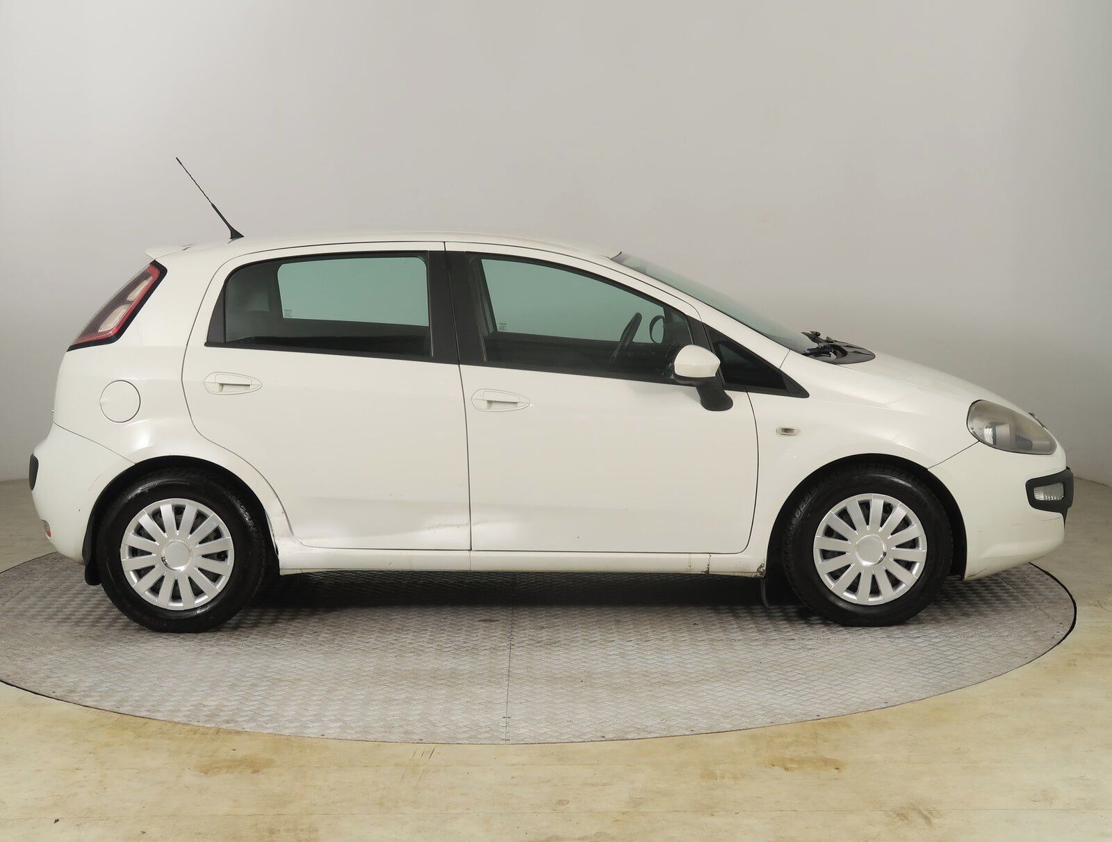Fiat Punto EVO, 1.2, rezervace - fotka 6