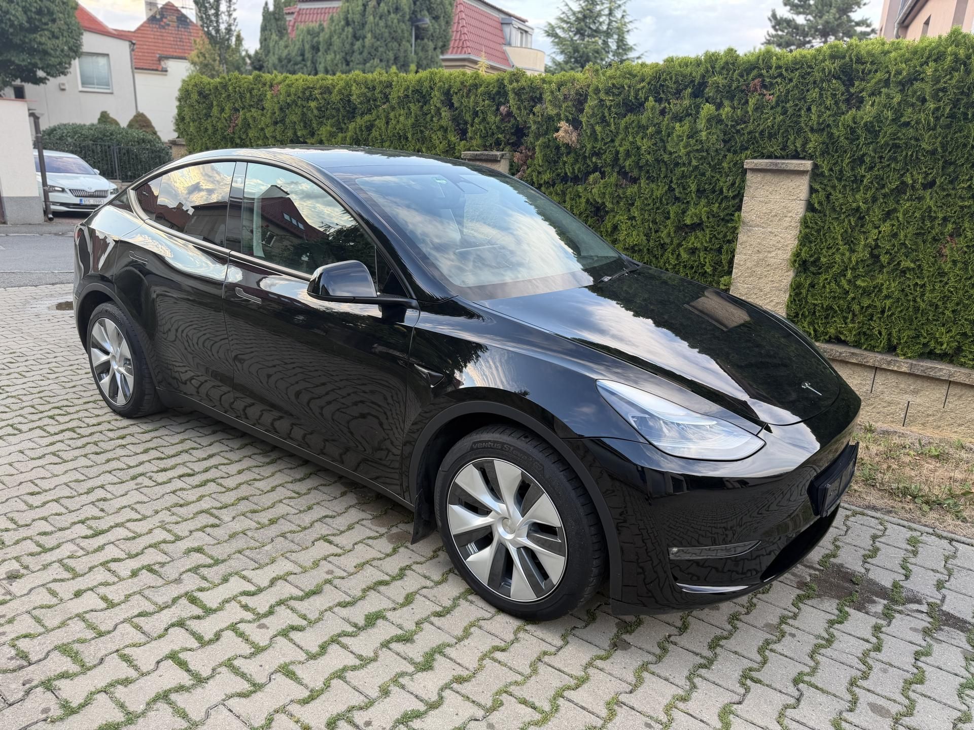 Tesla Model Y, DUAL MOTOR-LONG RANGE-TAŽNÉ- - fotka 3