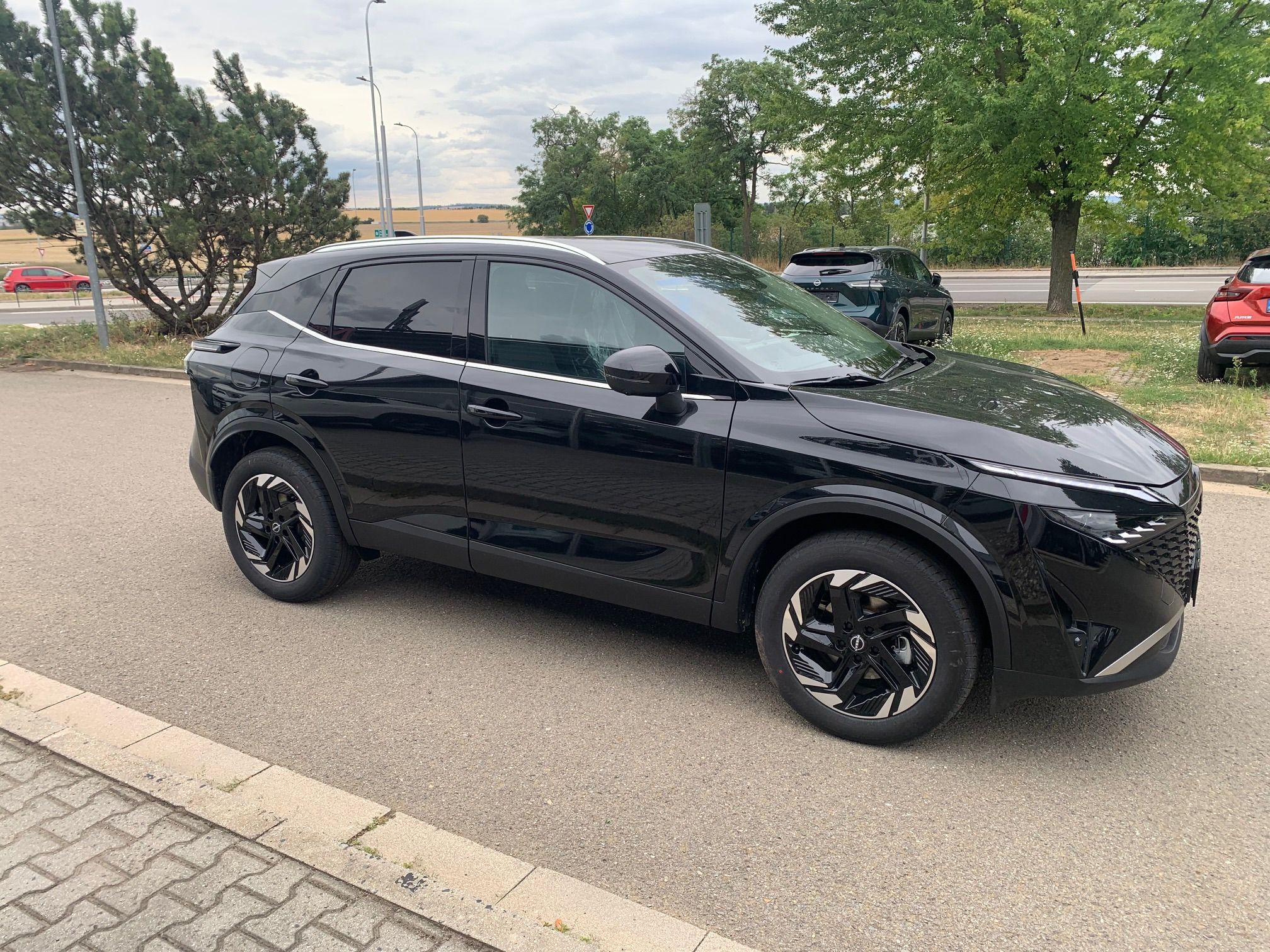 Nissan Qashqai, 1,3 DIG-T X-Tronic N-Connecta - fotka 4