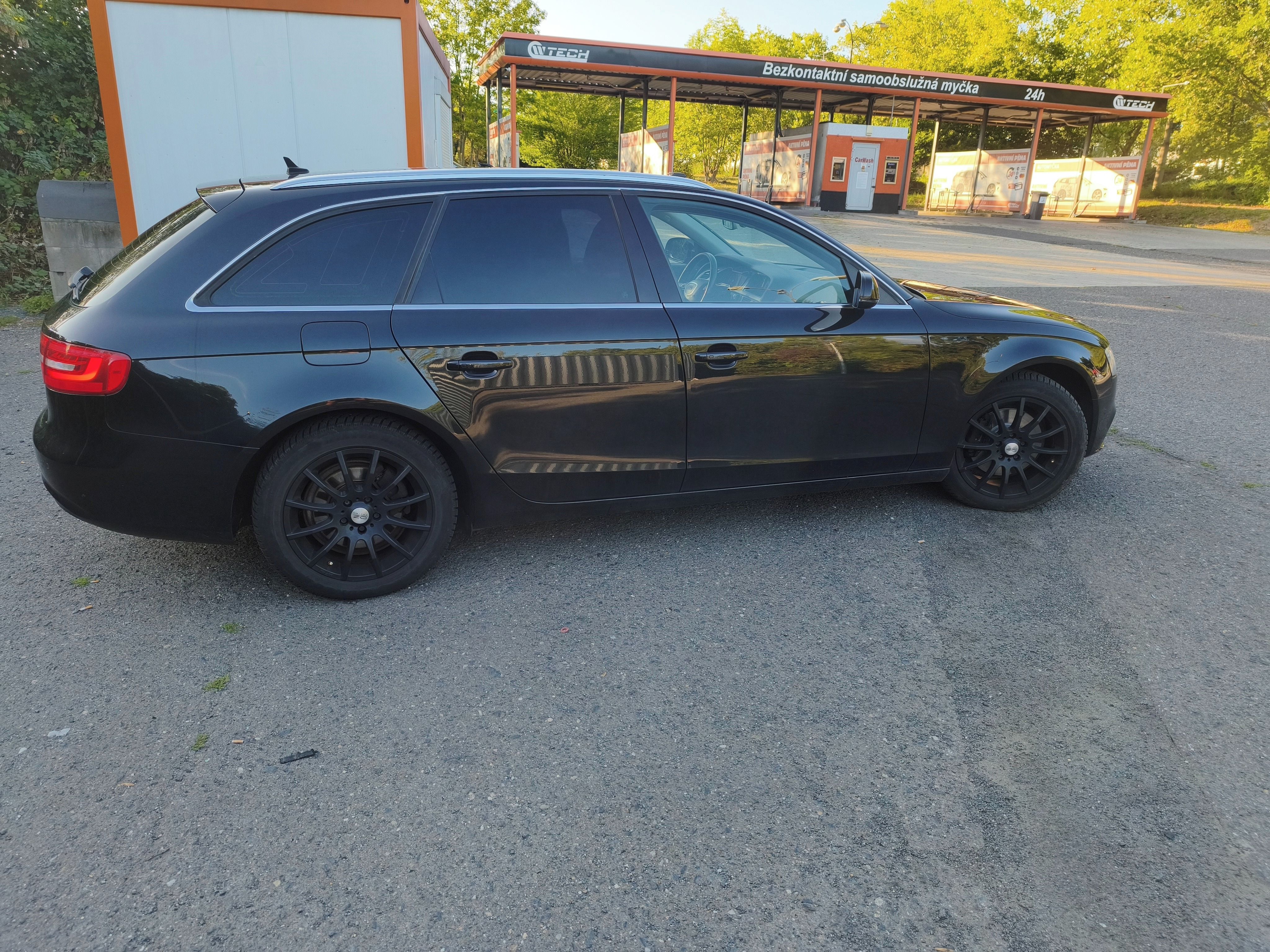 Audi A4 Avant, 2.0 tdi 110 kw - fotka 5