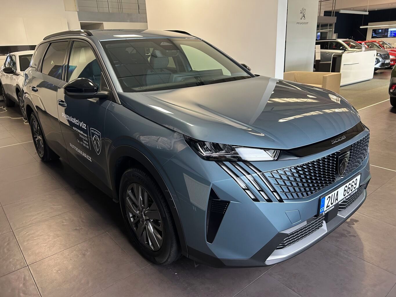 Peugeot 5008, ALLURE Hybrid 145 e-DCS6, 5 mí - fotka 4