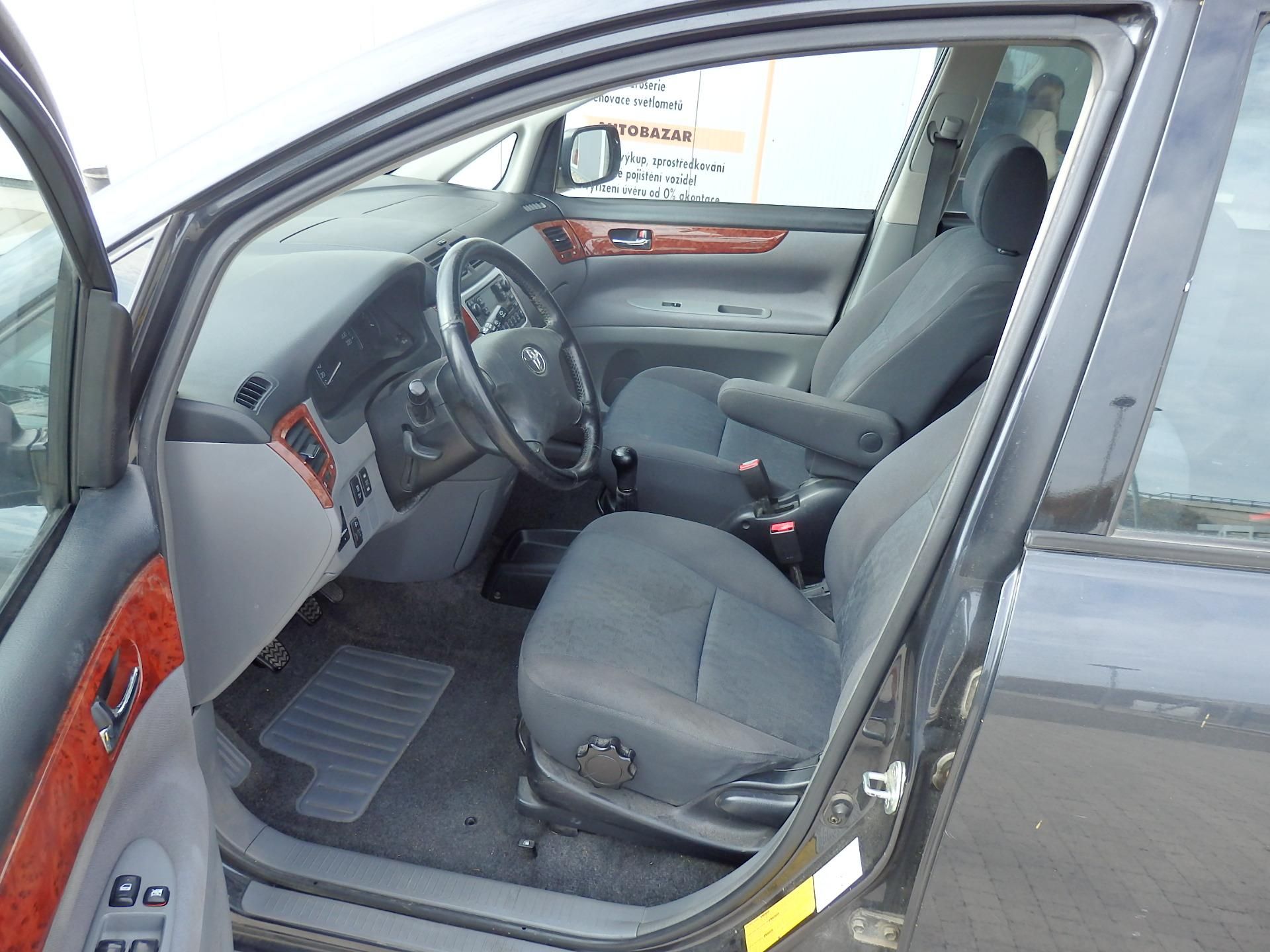 Toyota Avensis Verso, 2.0 VVT-i 110 kW KLIMA 7 MÍST - fotka 6