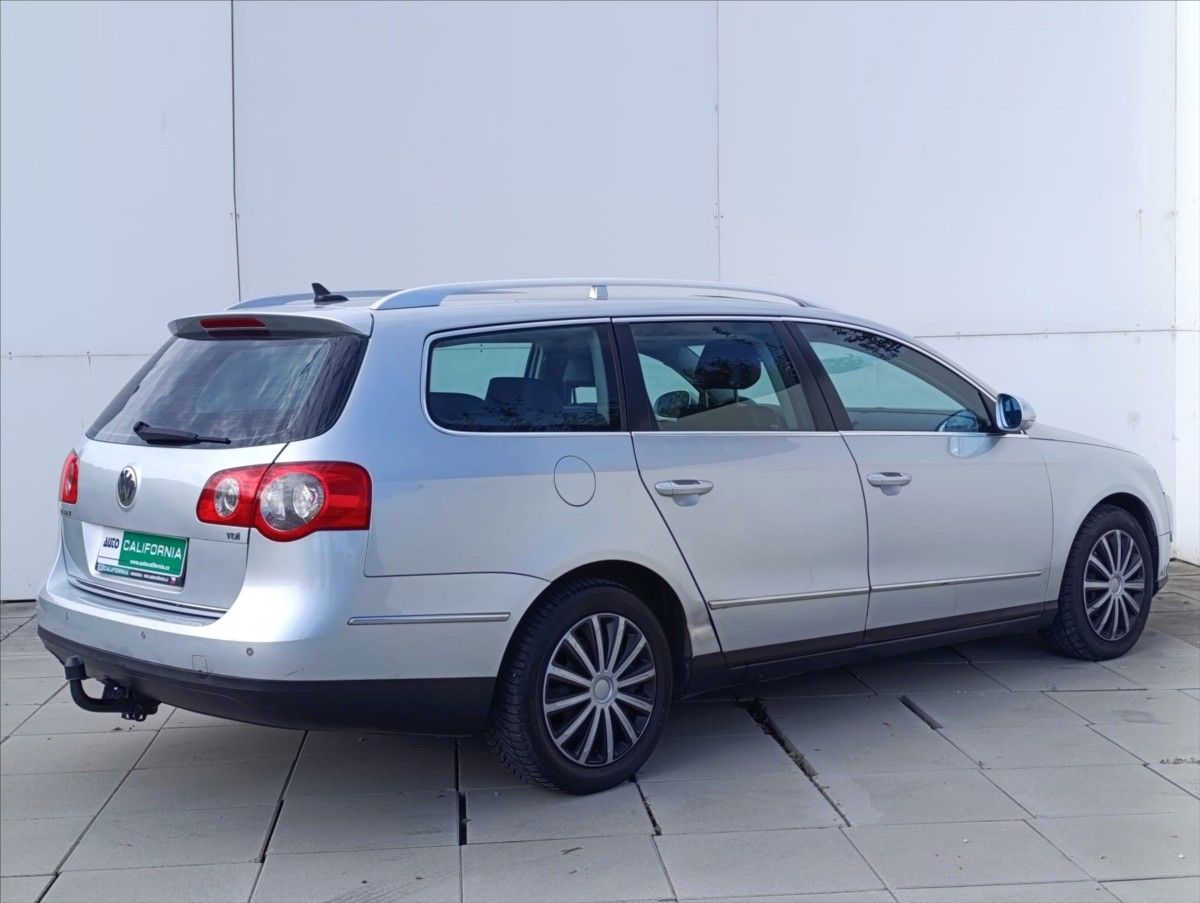 Volkswagen Passat, 2,0 TDi Kůže Navigace Tažné - fotka 6